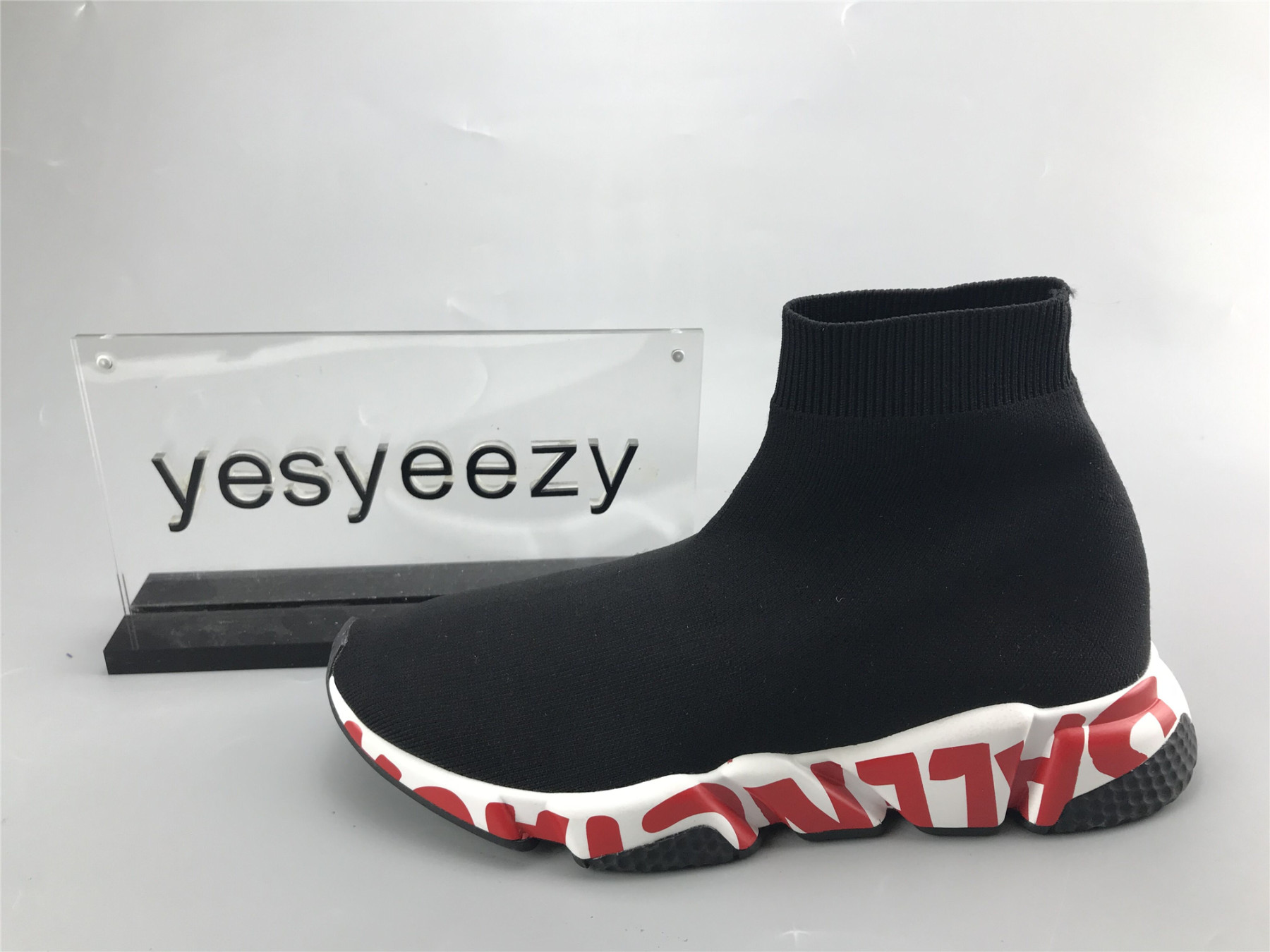 UA GRAFFITI SPEED TRAINER RED SOLE