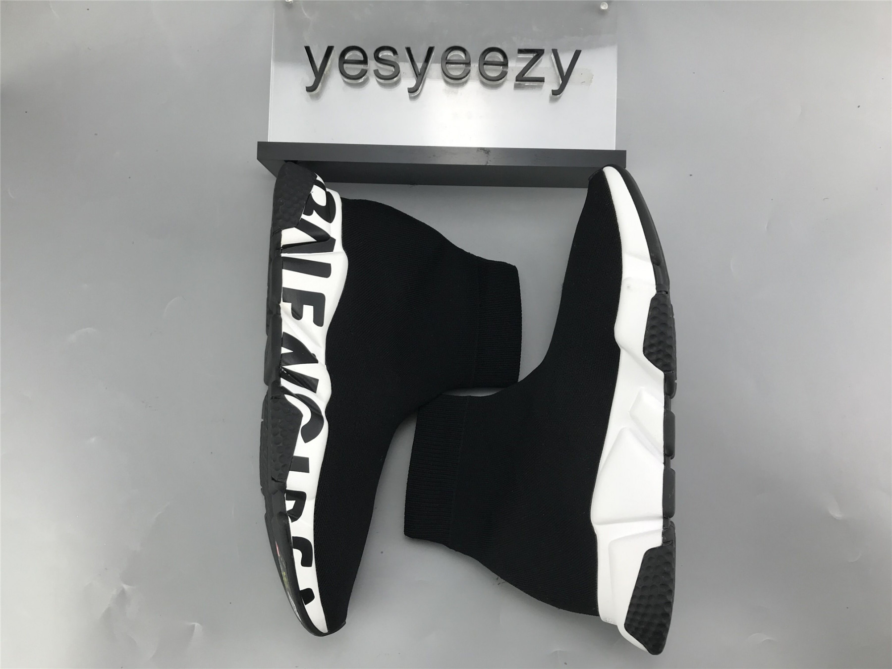 UA GRAFFITI SPEED TRAINER BLACK WHITE
