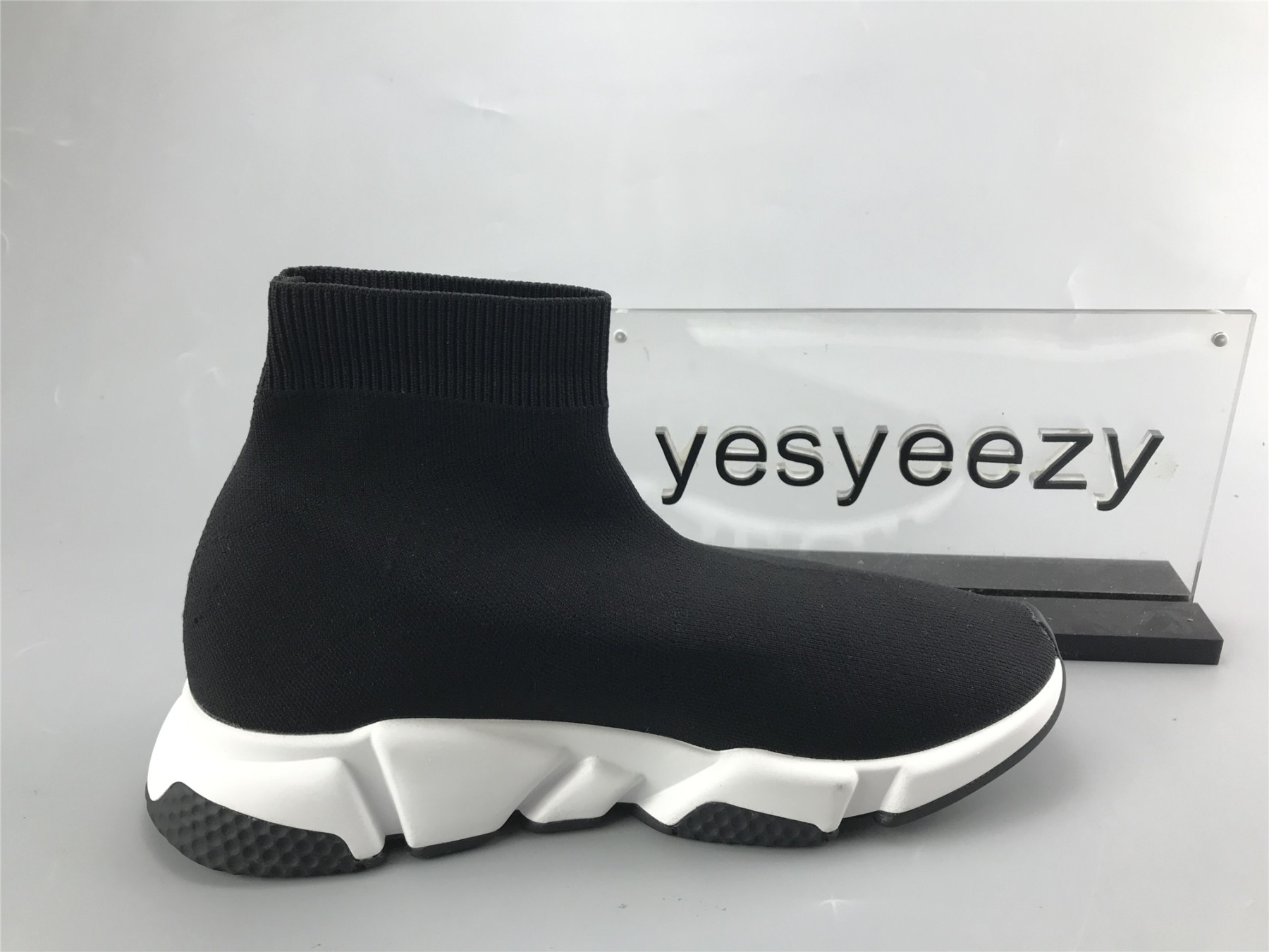 UA GRAFFITI SPEED TRAINER BLACK WHITE