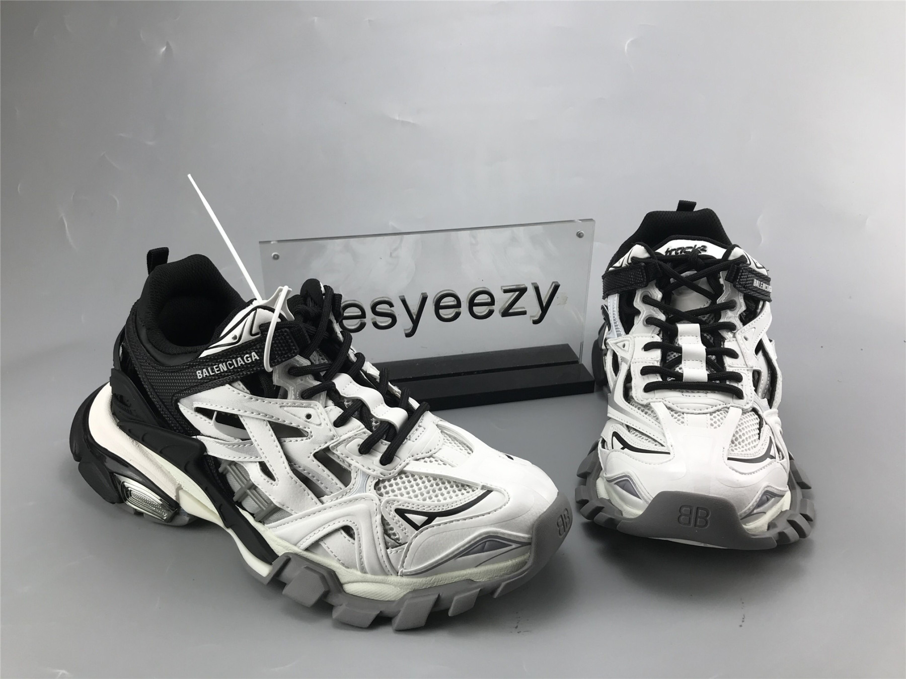 UA TRACK 2 TRAINER BLACK WHITE