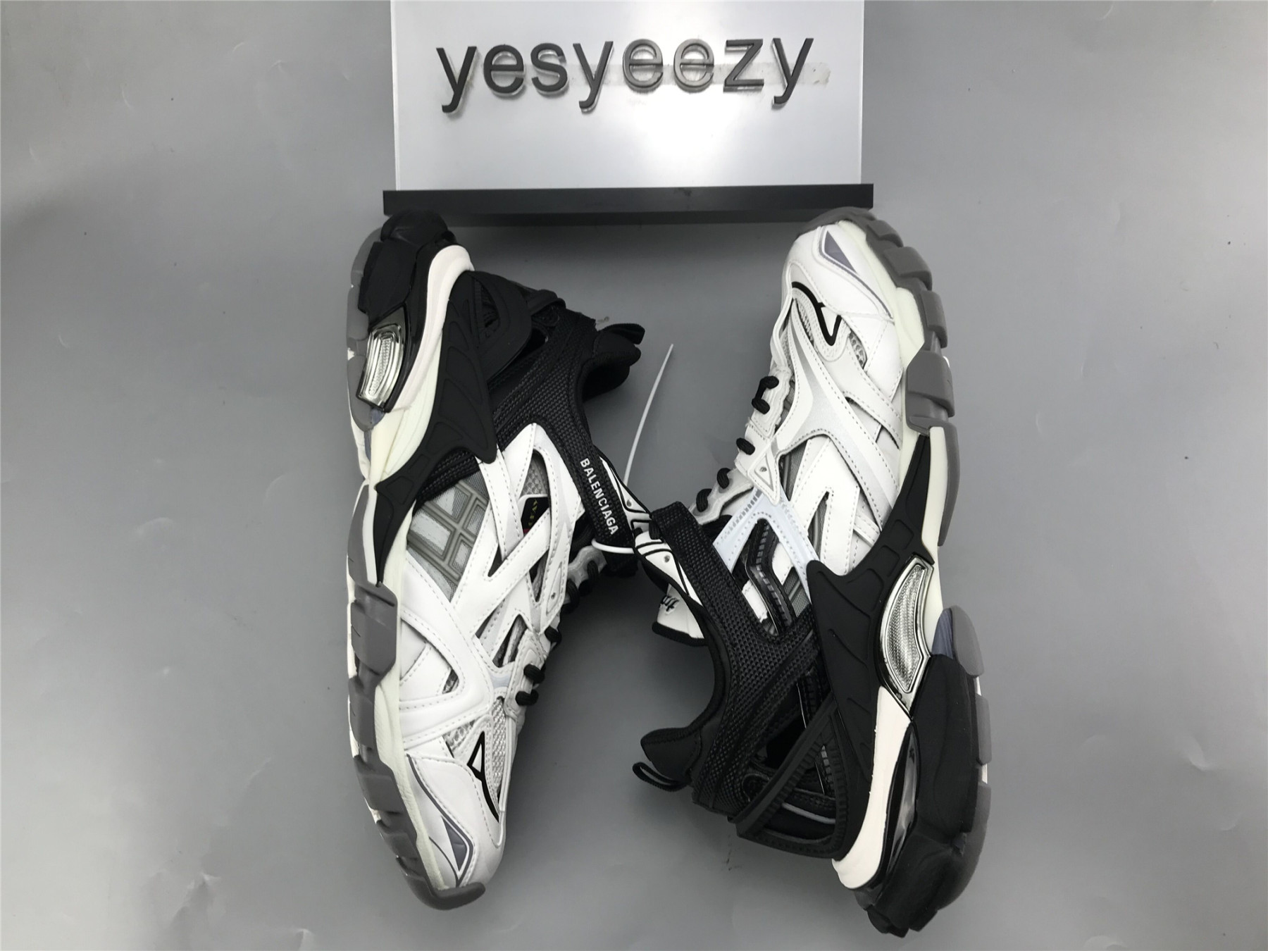 UA TRACK 2 TRAINER BLACK WHITE