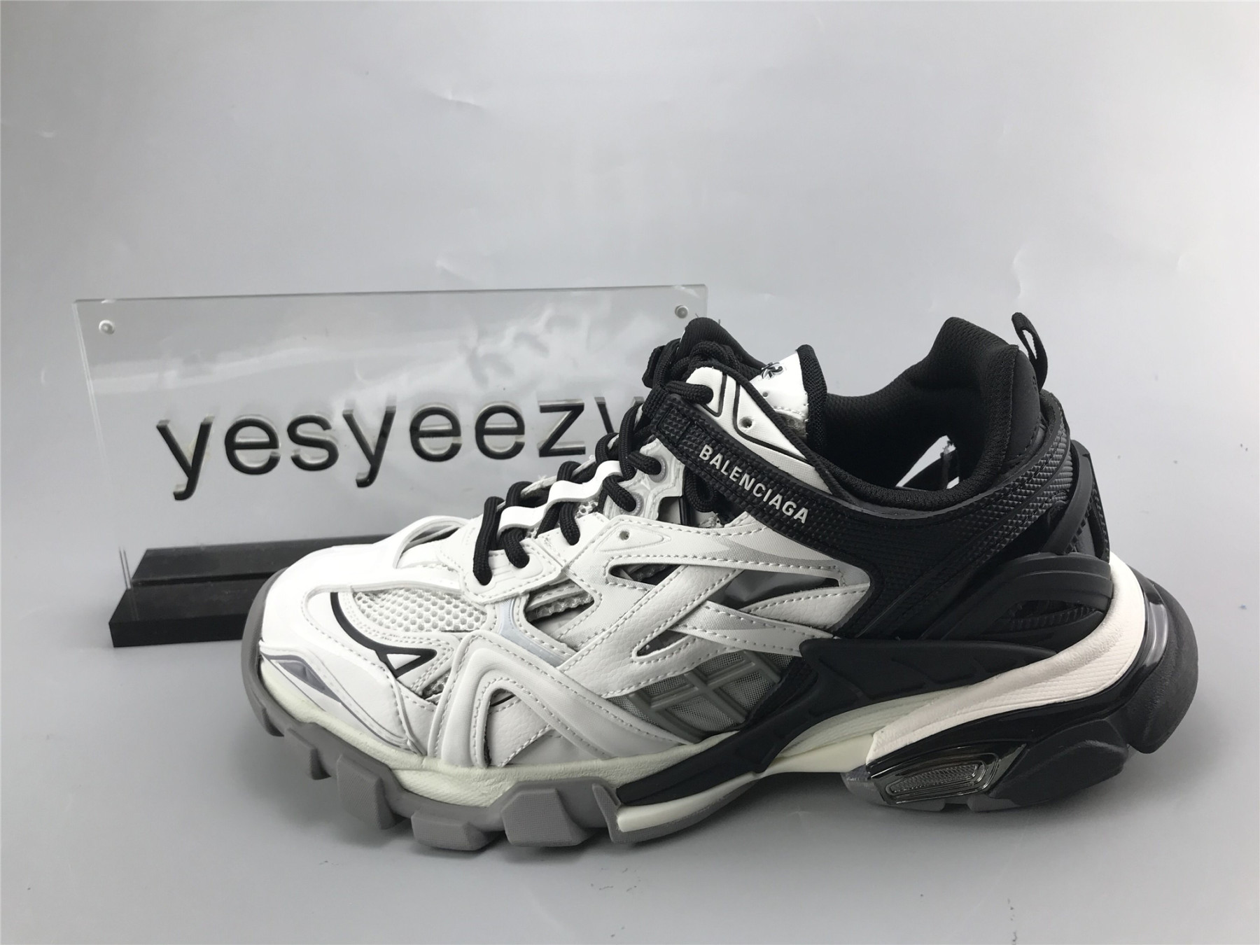 UA TRACK 2 TRAINER BLACK WHITE