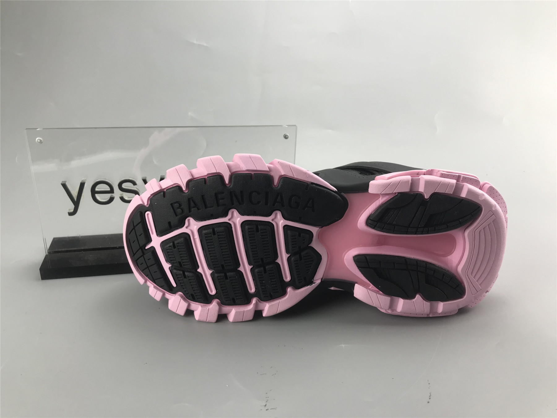 UA TRACK TRAINER BLACK PINK