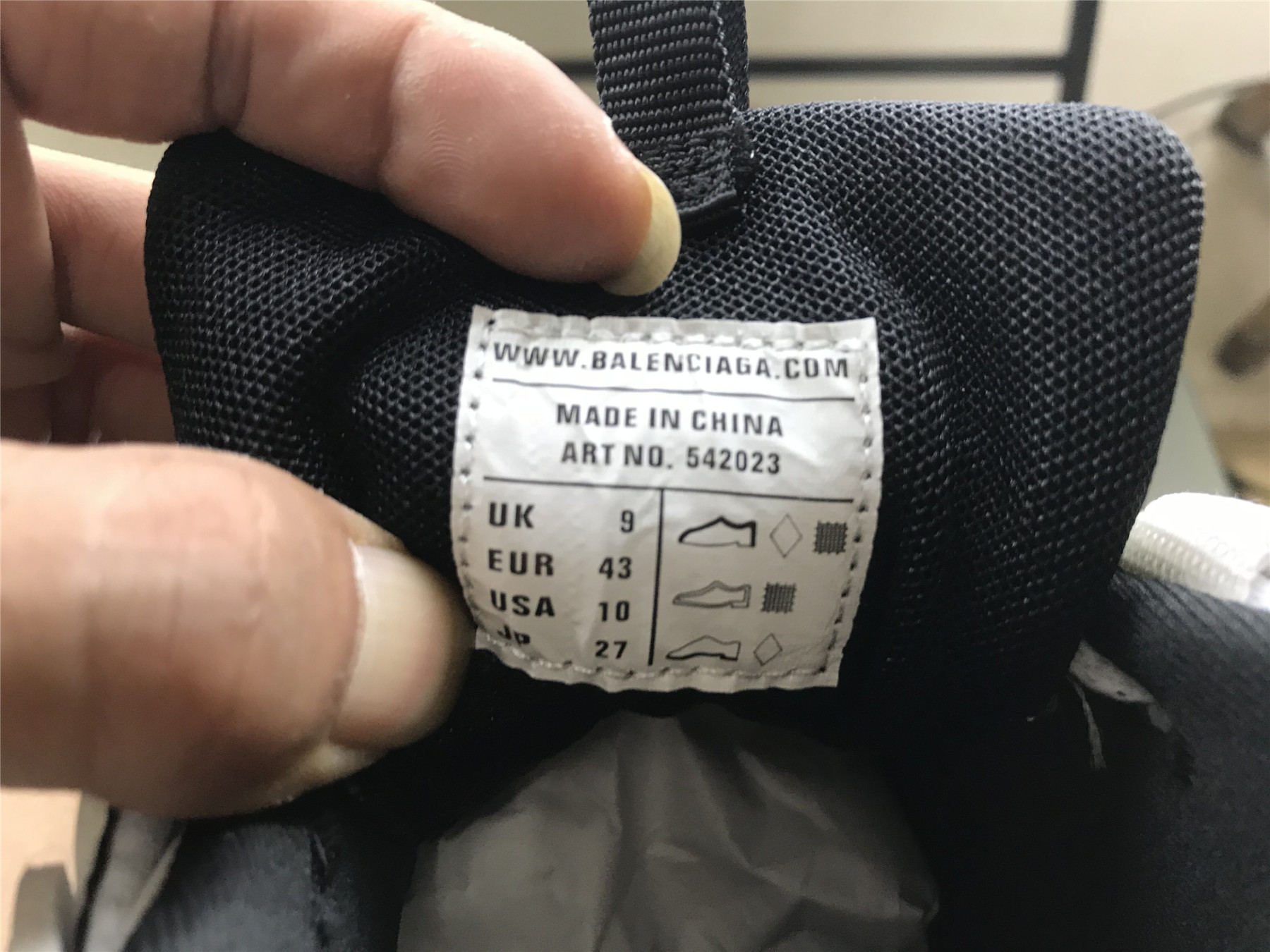 UA TRACK TRAINER WHITE BLACK