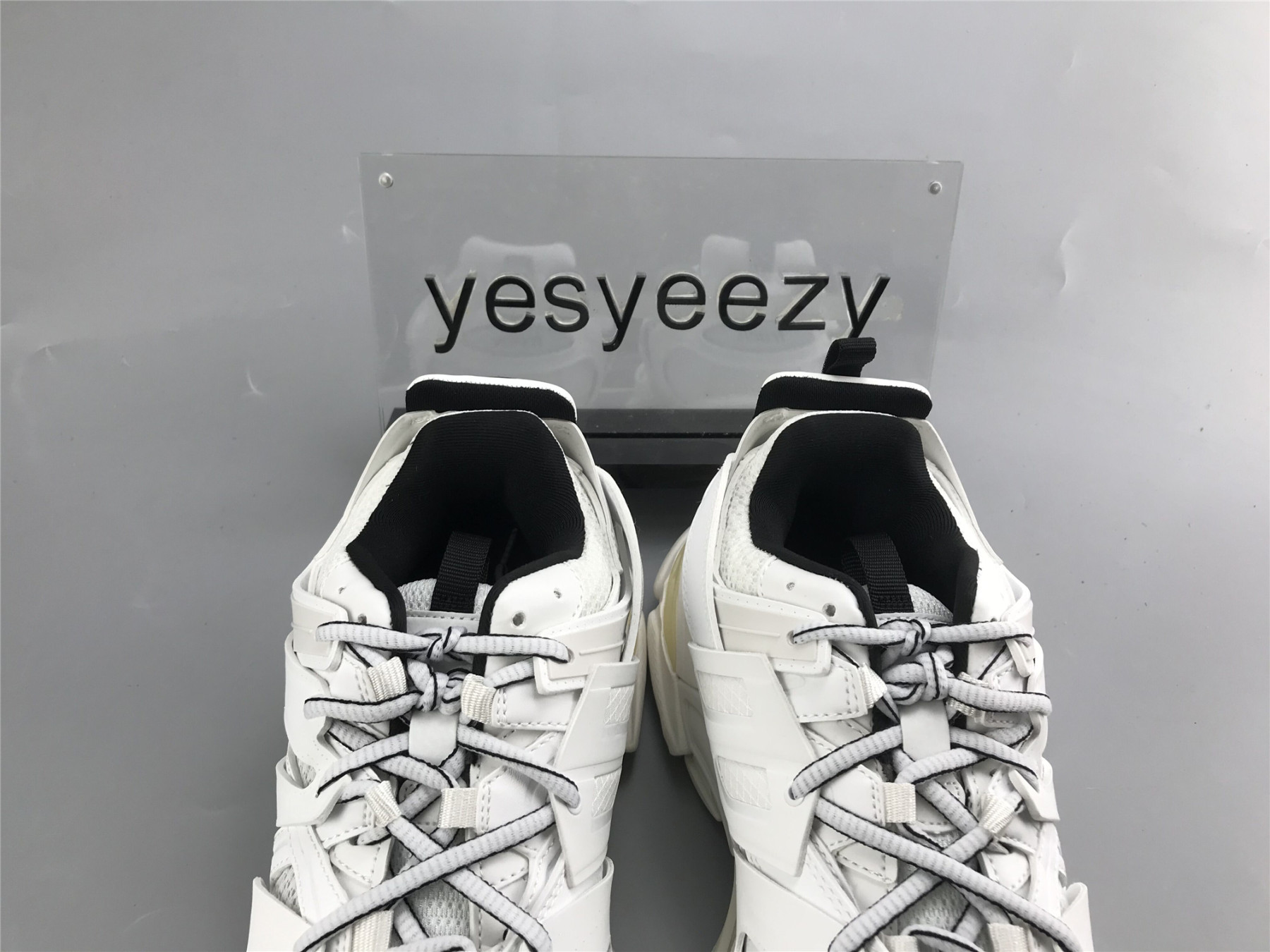 UA TRACK TRAINER WHITE BLACK