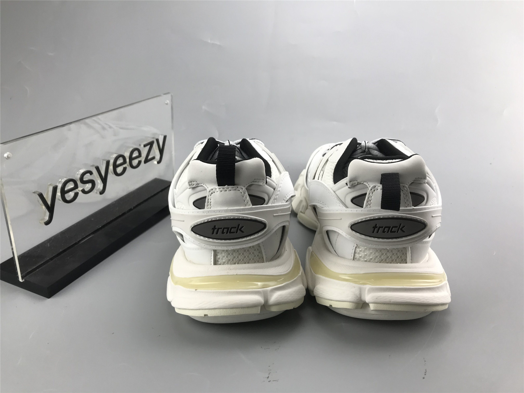 UA TRACK TRAINER WHITE BLACK