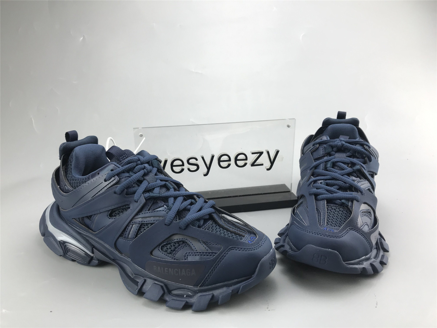 UA TRACK TRAINER DARK NAVY WITH LED LIGHTS