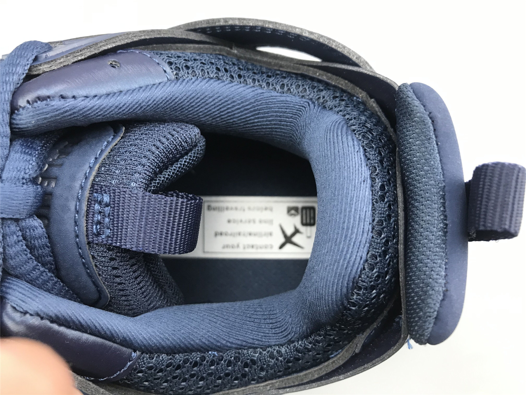 UA TRACK TRAINER DARK NAVY WITH LED LIGHTS