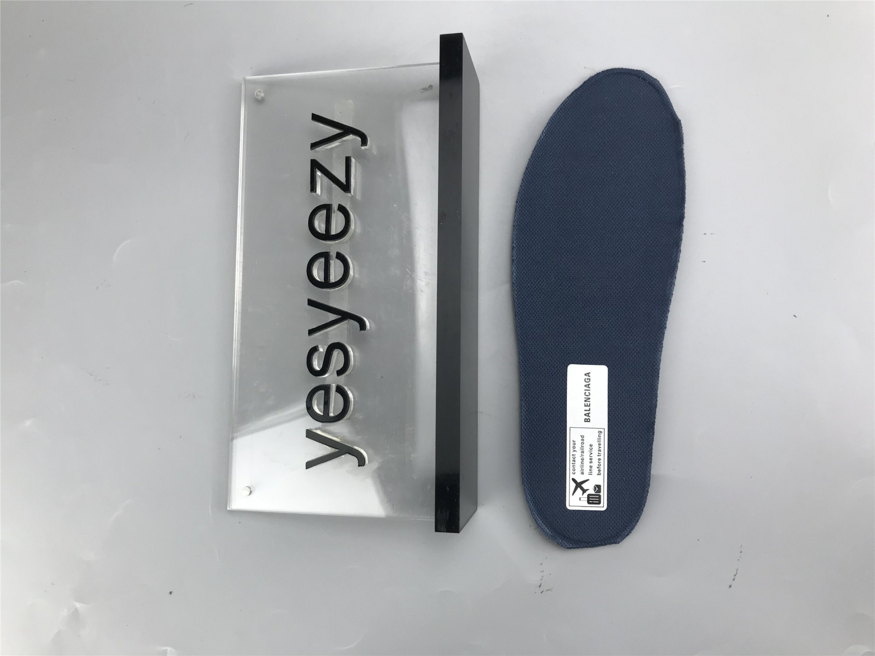 UA TRACK TRAINER DARK NAVY WITH LED LIGHTS