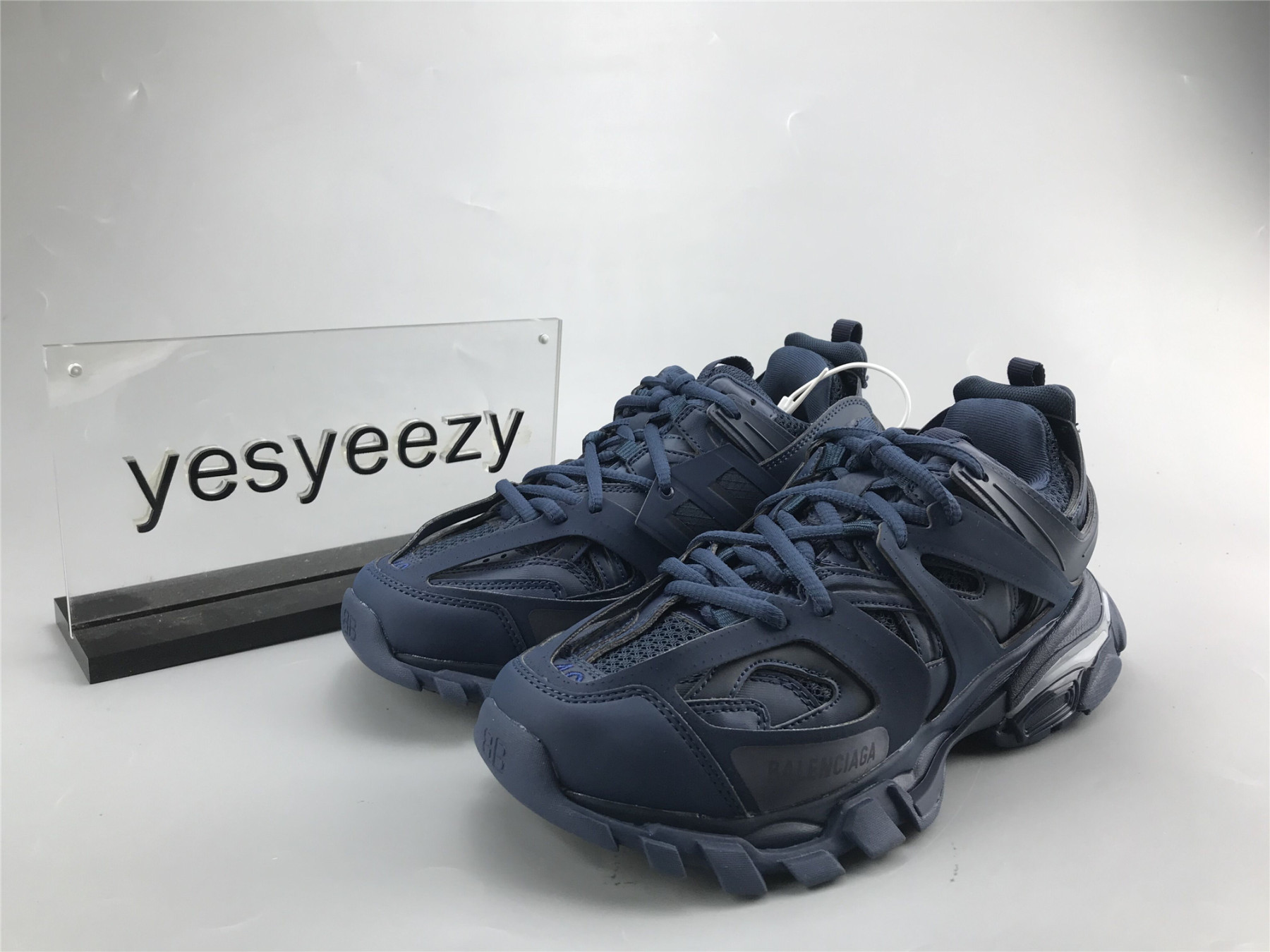 UA TRACK TRAINER DARK NAVY WITH LED LIGHTS
