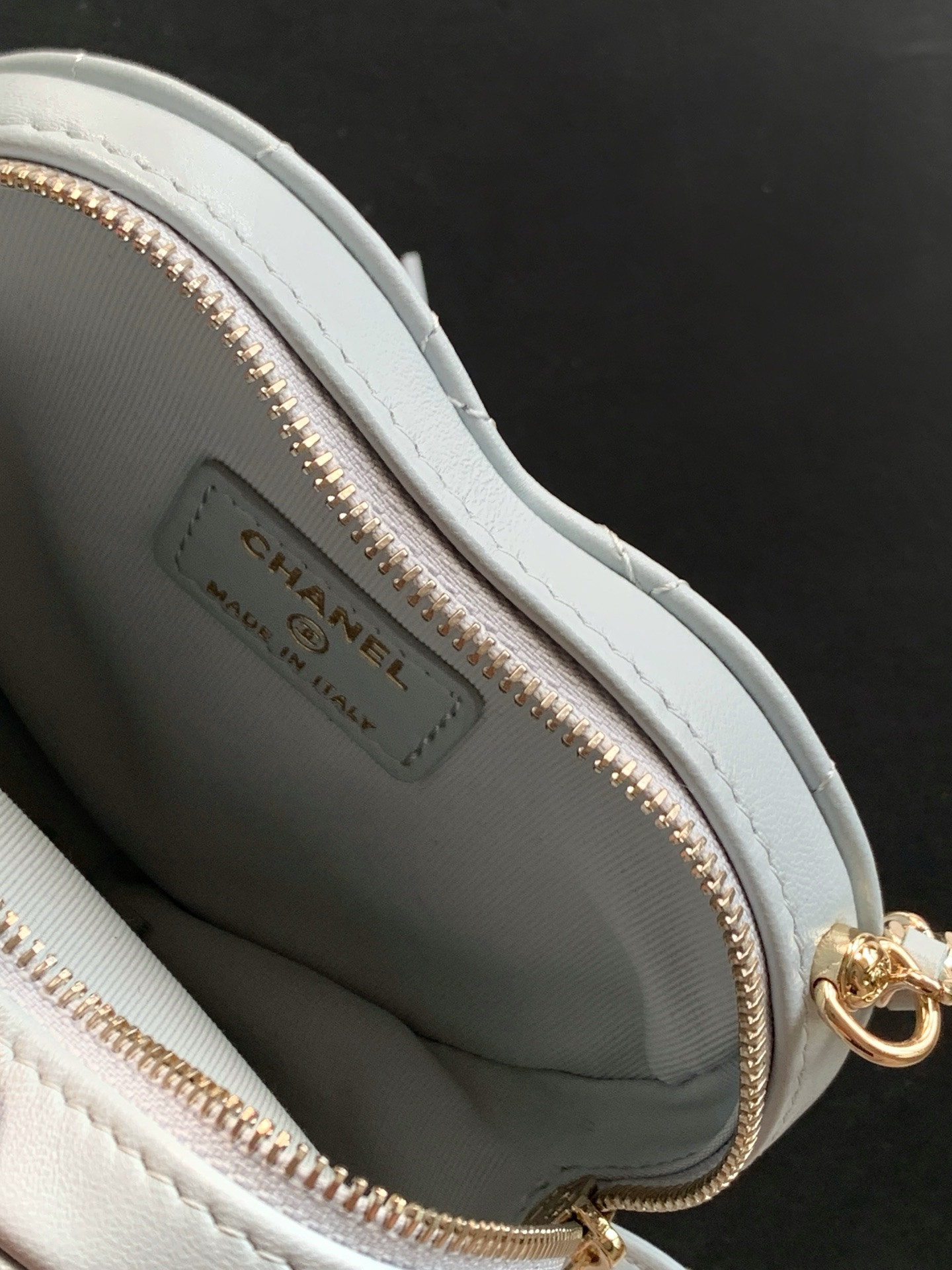 Ch**el mini 22s heart clutch with chain 12x13x5.5cm