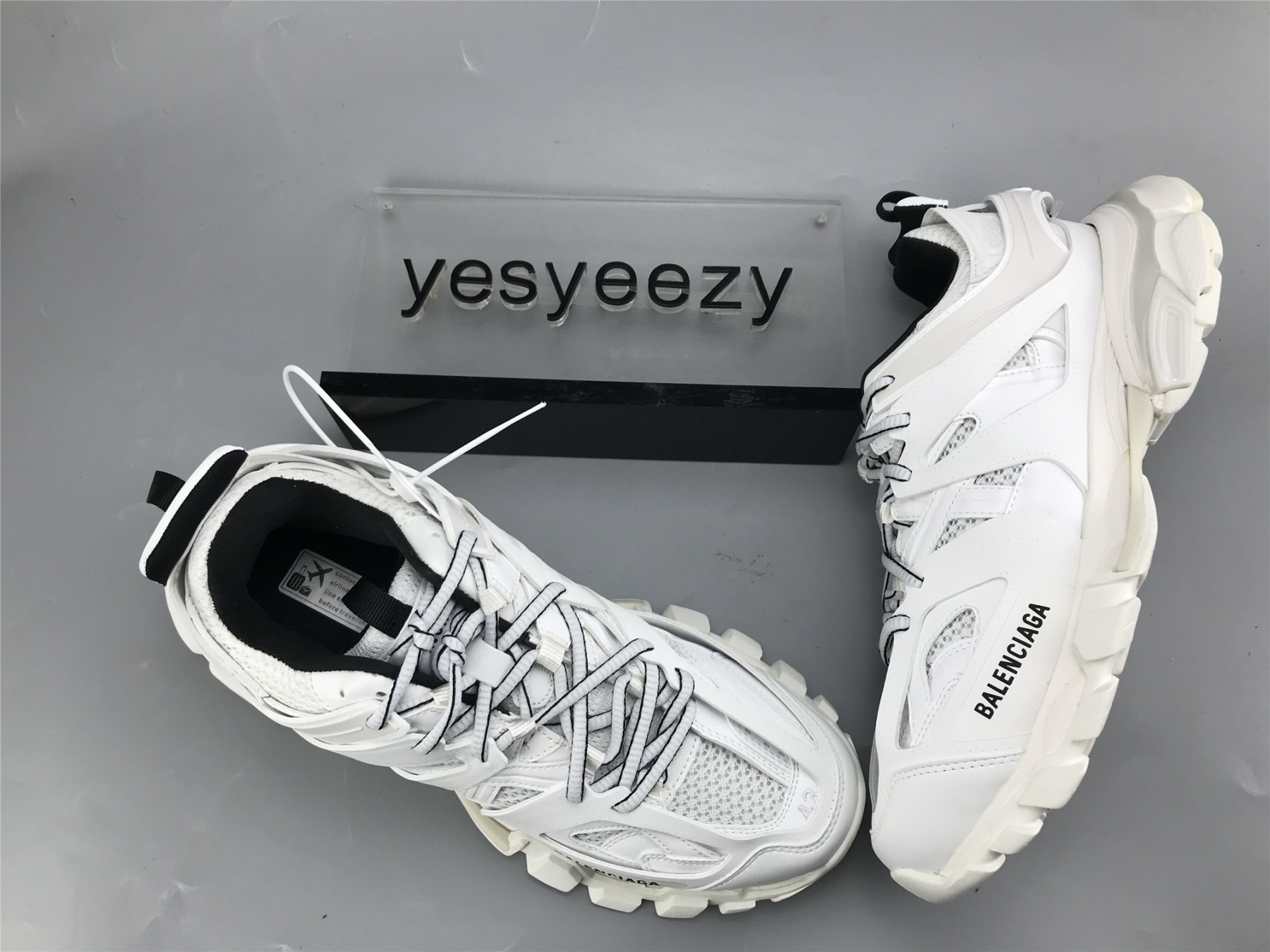 UA TRACK TRAINER WHITE BLACK WITH LED LIGHTS
