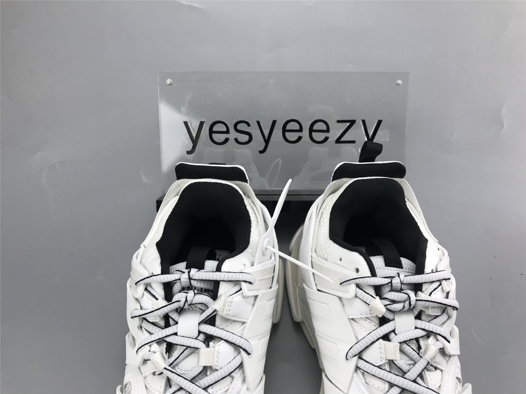 UA TRACK TRAINER WHITE BLACK WITH LED LIGHTS