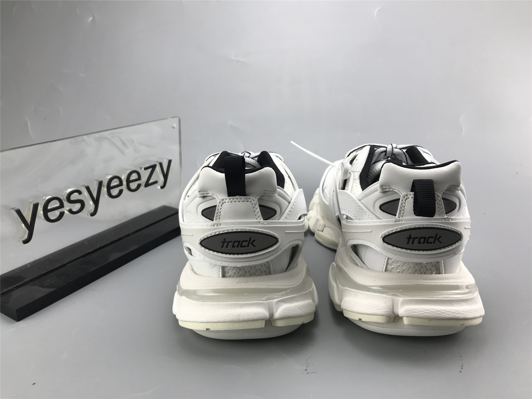 UA TRACK TRAINER WHITE BLACK WITH LED LIGHTS