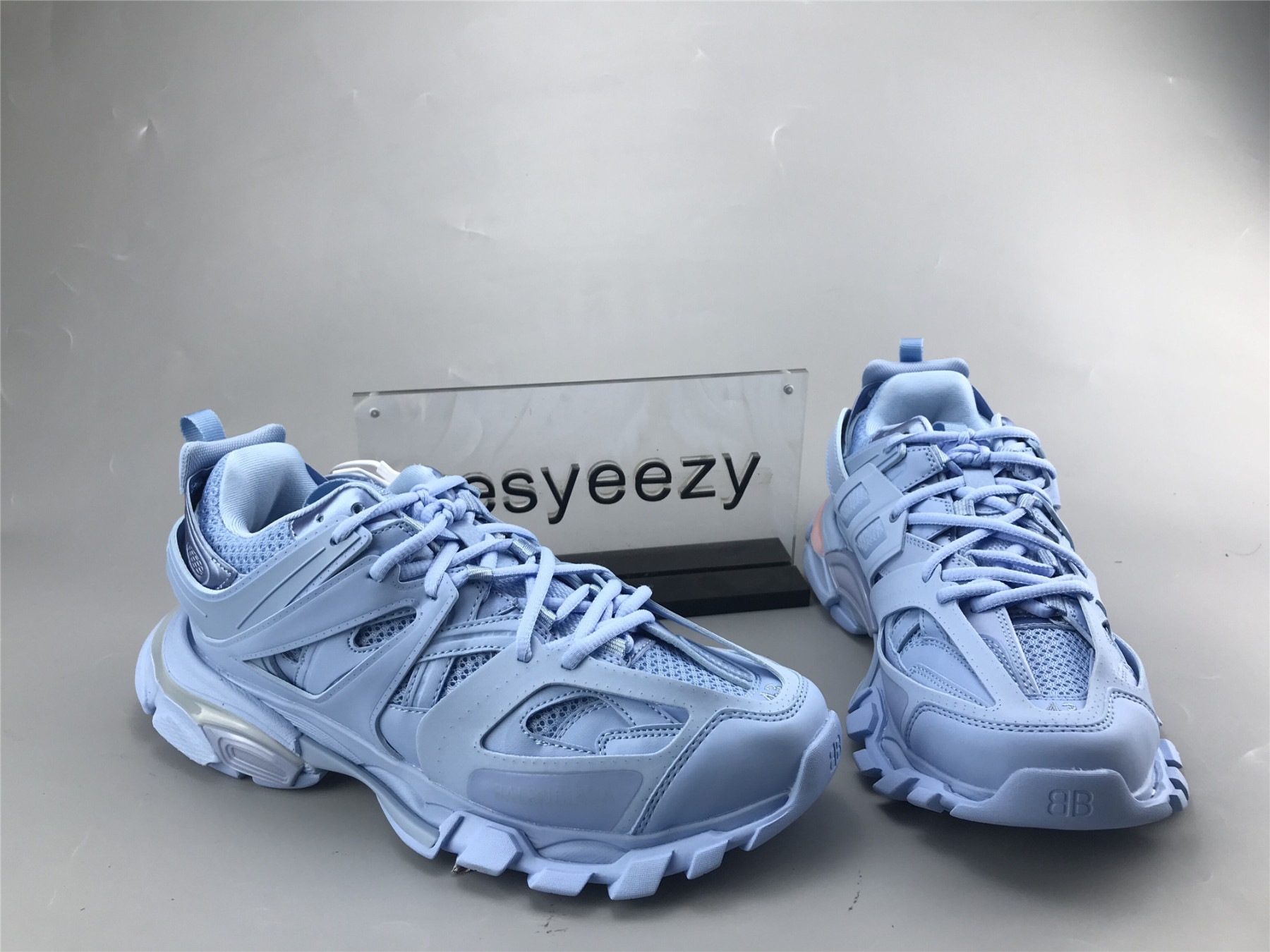 UA TRACK TRAINER LIGHT BLUE WITH LED LIGHTS