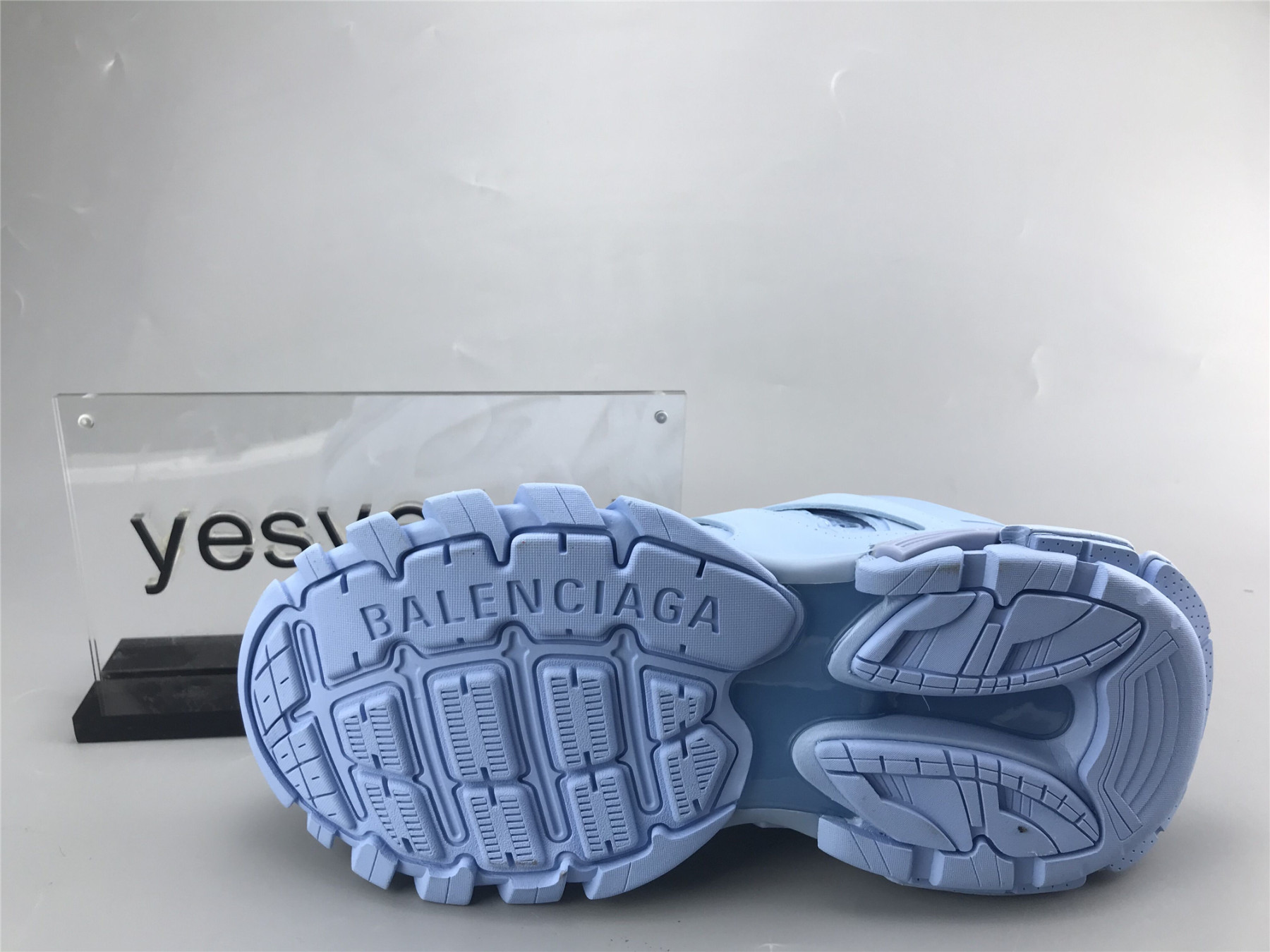 UA TRACK TRAINER LIGHT BLUE WITH LED LIGHTS