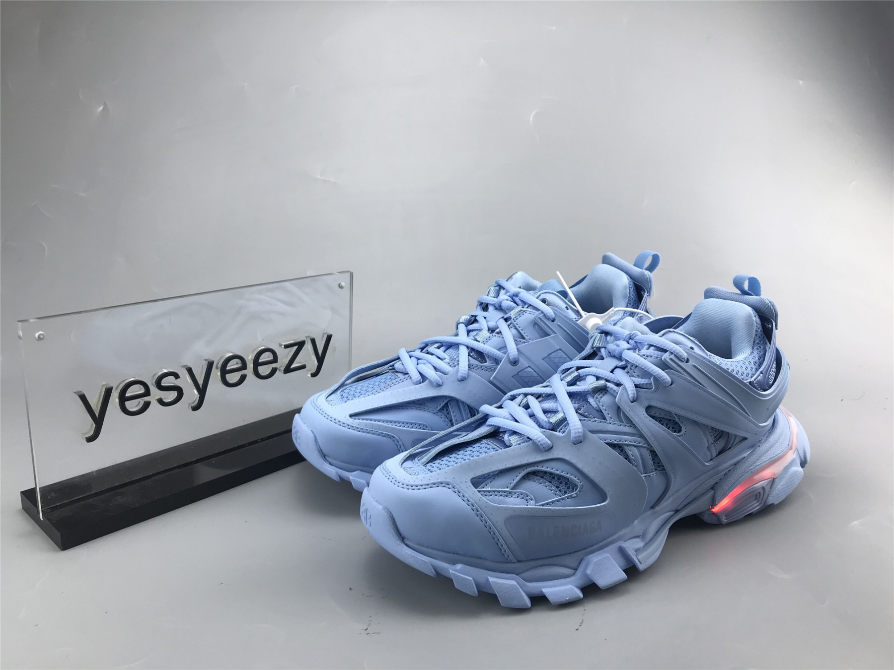 UA TRACK TRAINER LIGHT BLUE WITH LED LIGHTS