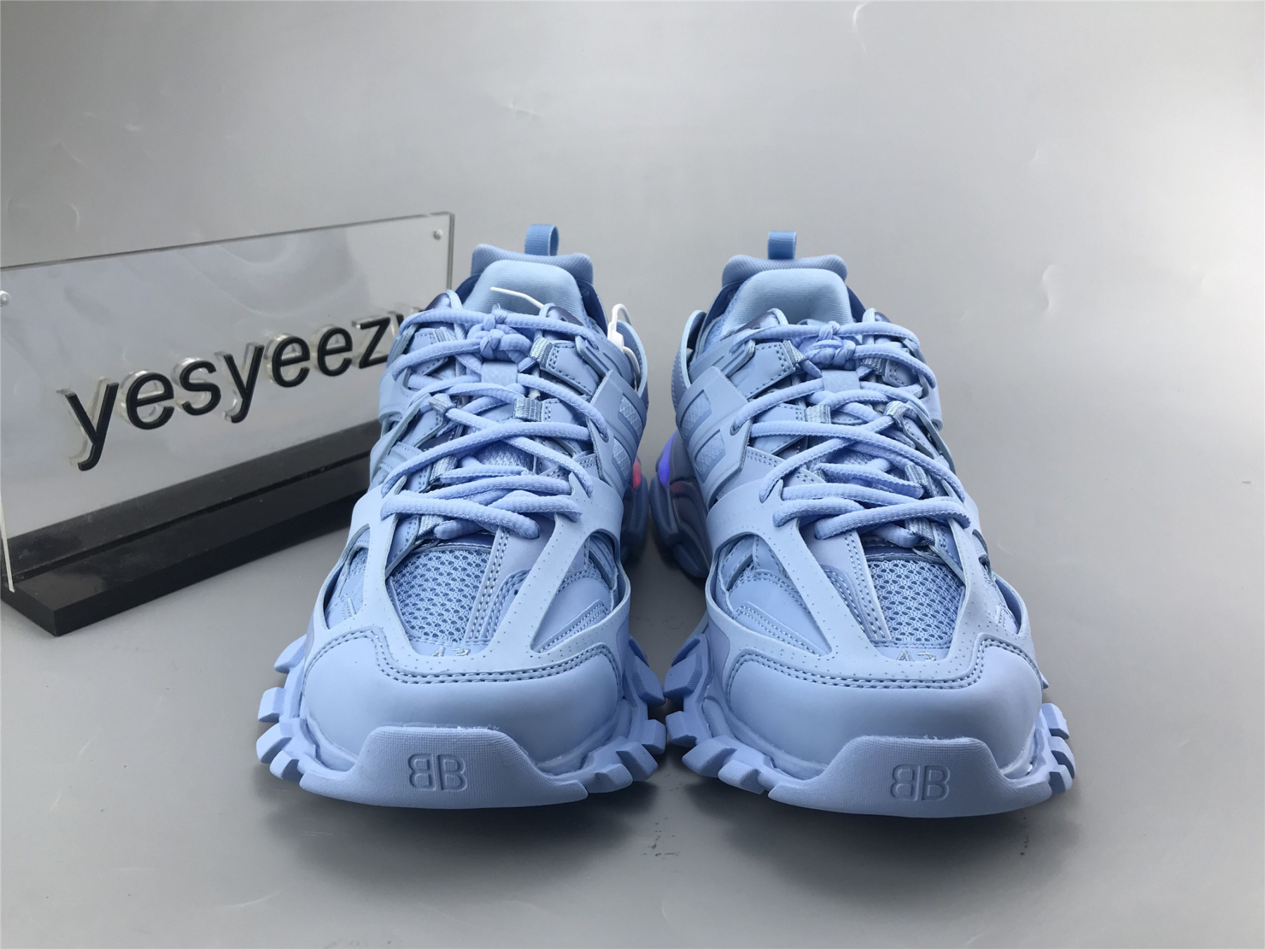 UA TRACK TRAINER LIGHT BLUE WITH LED LIGHTS