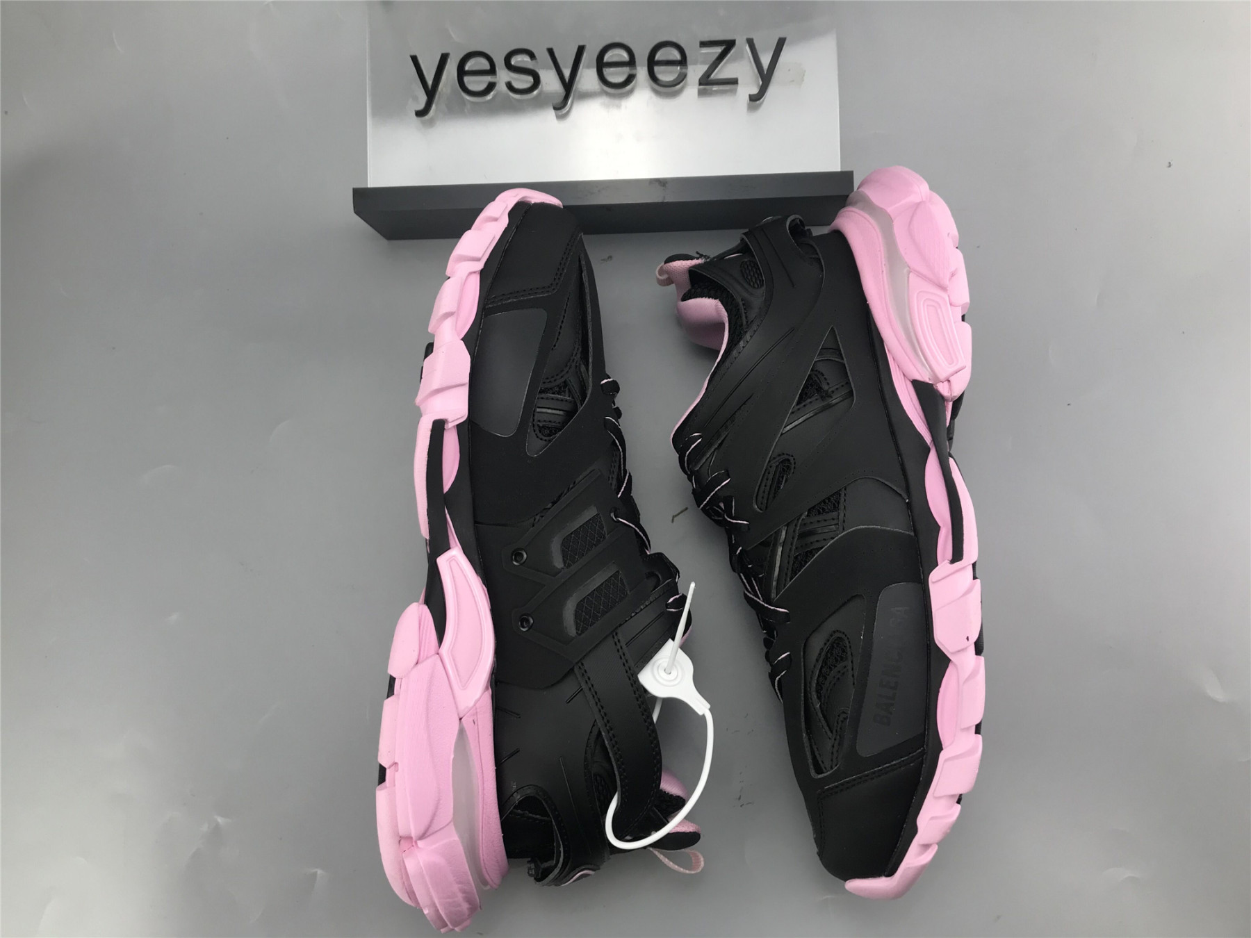 UA TRACK TRAINER BLACK PINK WITH LED LIGHTS