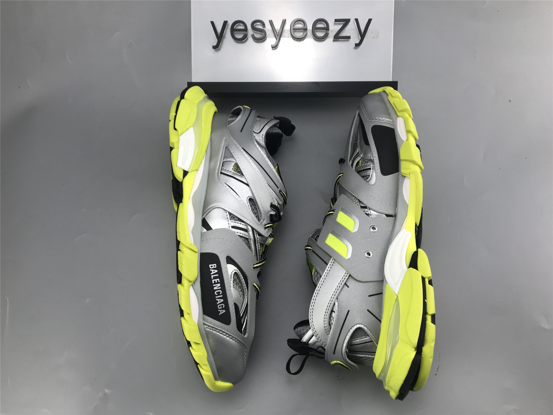 UA TRACK TRAINER SILVER GREEN SNEAKER
