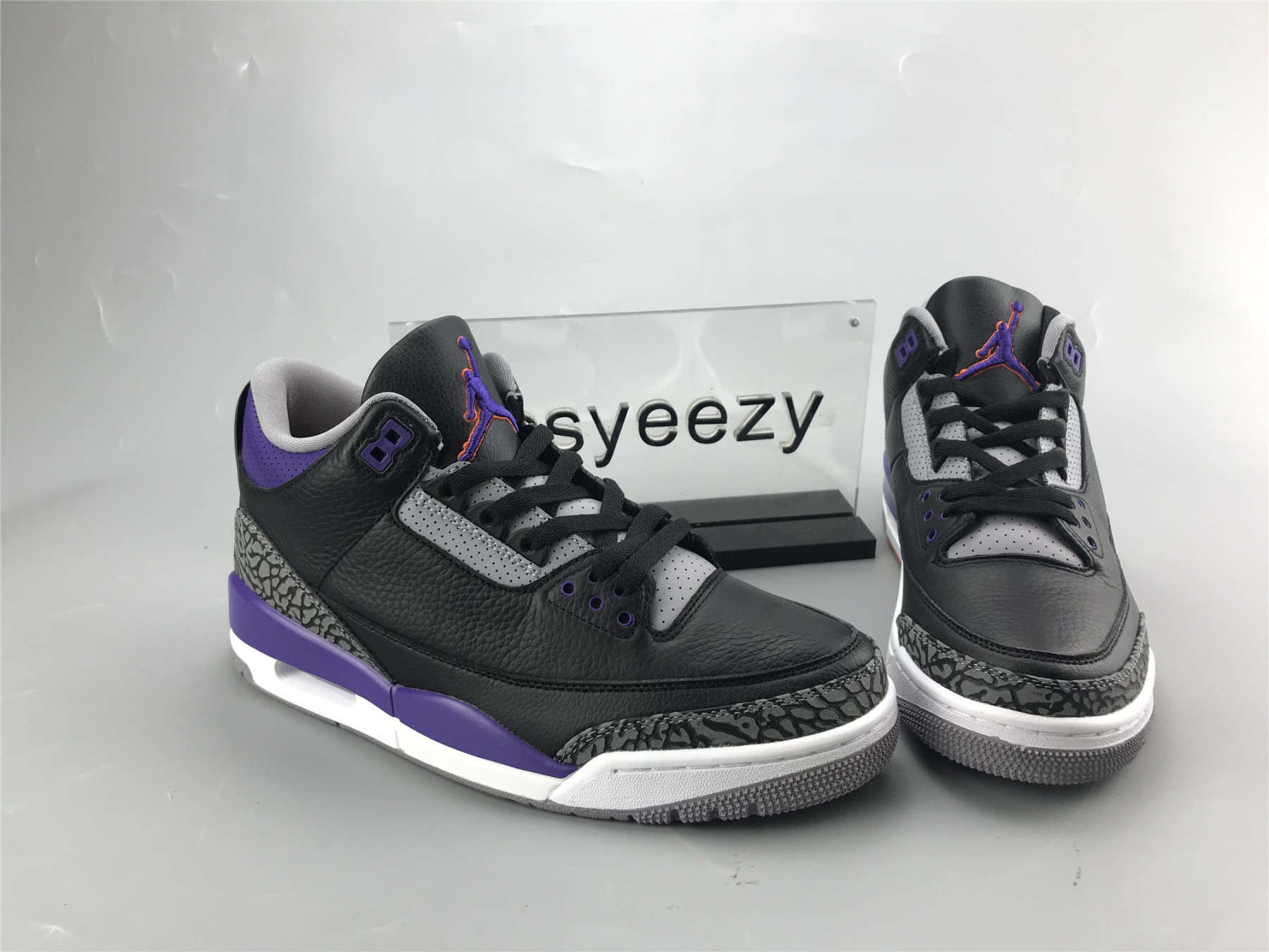 UA AIR JORDAN 3 RETRO 