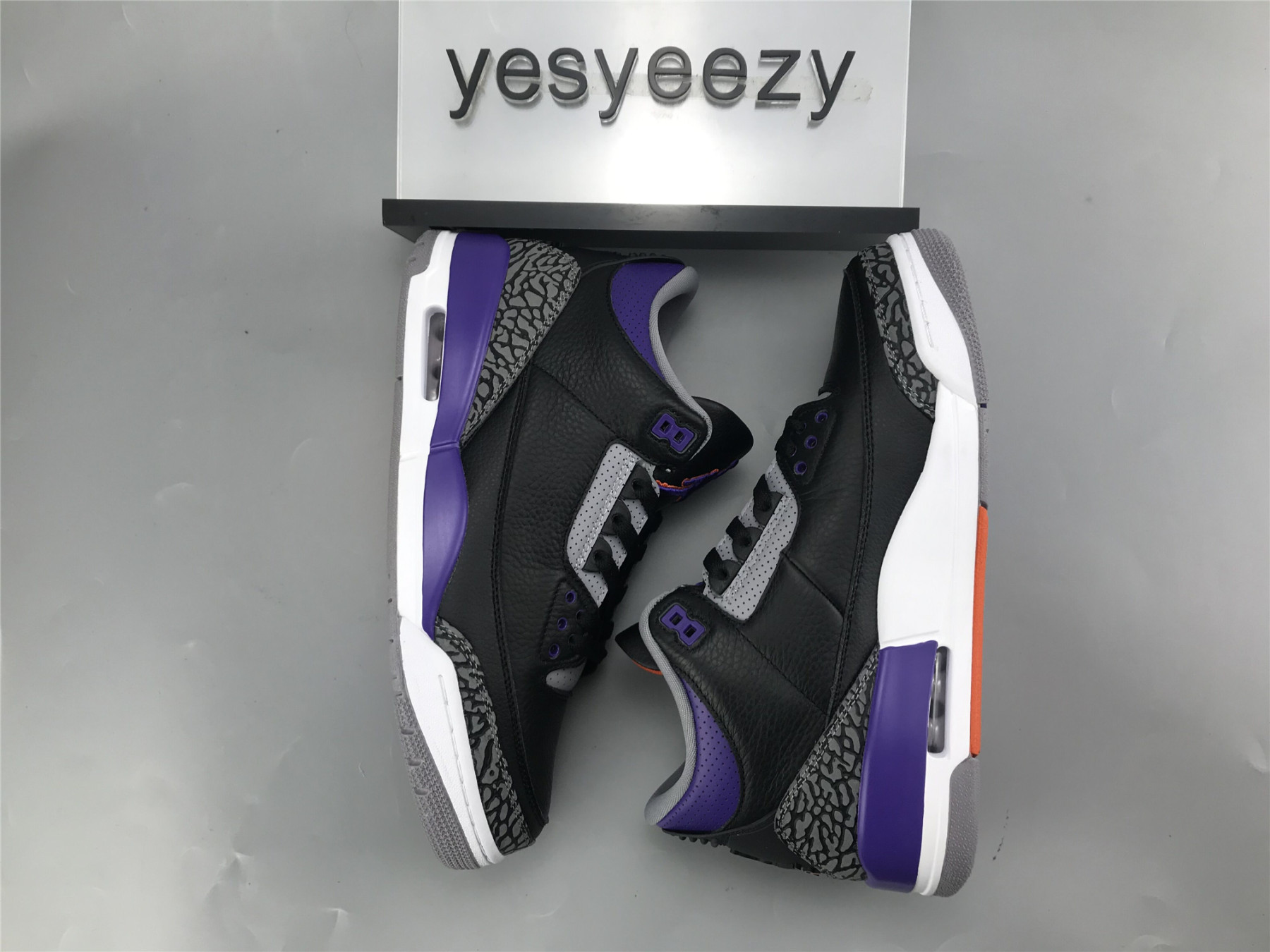 UA AIR JORDAN 3 RETRO 