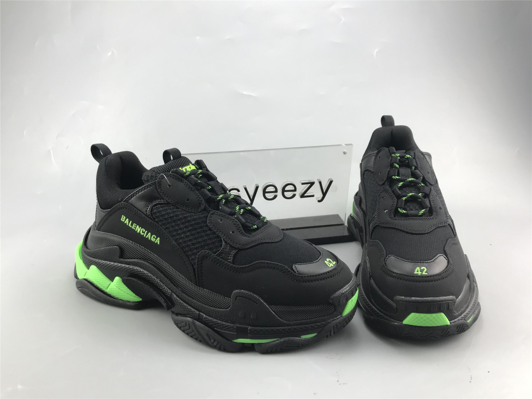 UA TRIPLE S SNEAKER BLACK AND GREEN
