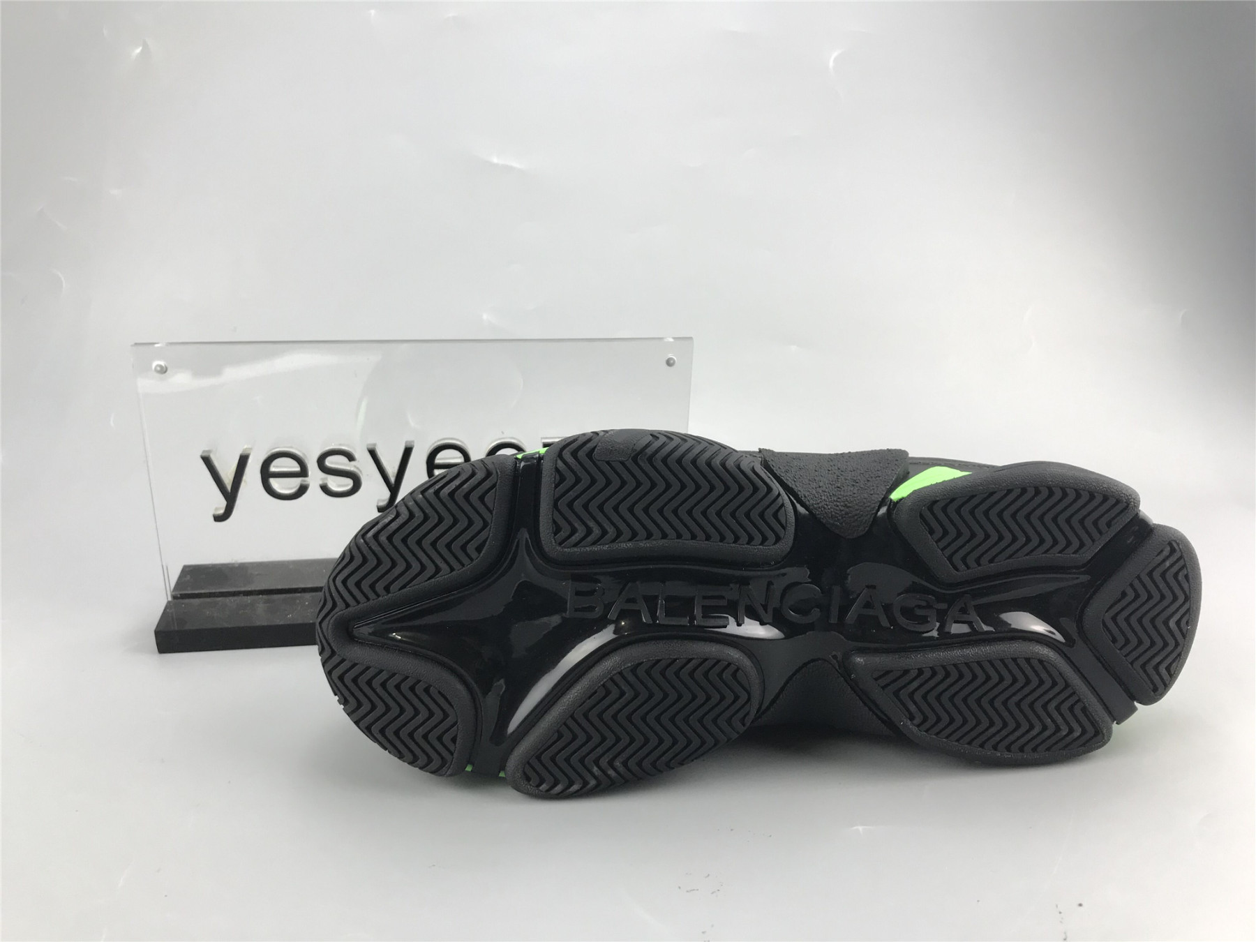 UA TRIPLE S SNEAKER BLACK AND GREEN
