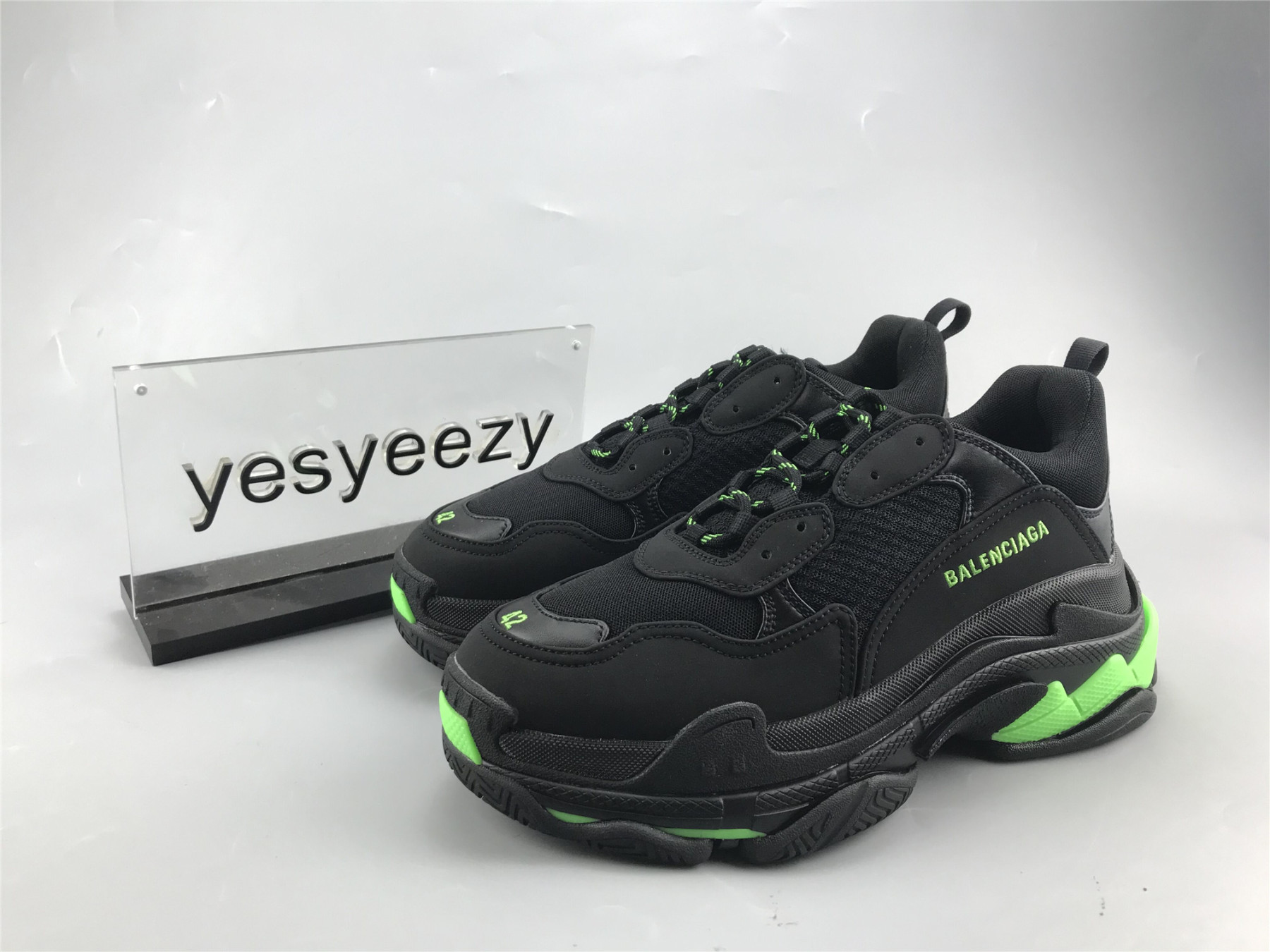 UA TRIPLE S SNEAKER BLACK AND GREEN
