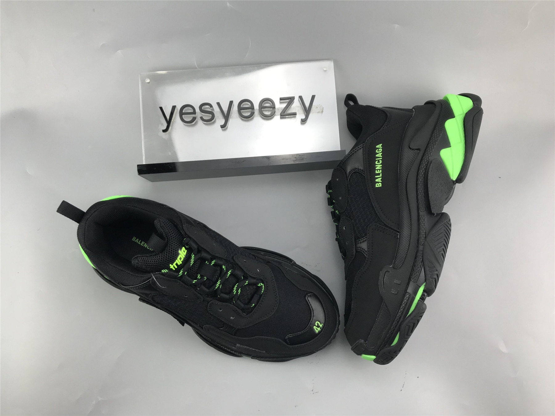 UA TRIPLE S SNEAKER BLACK AND GREEN