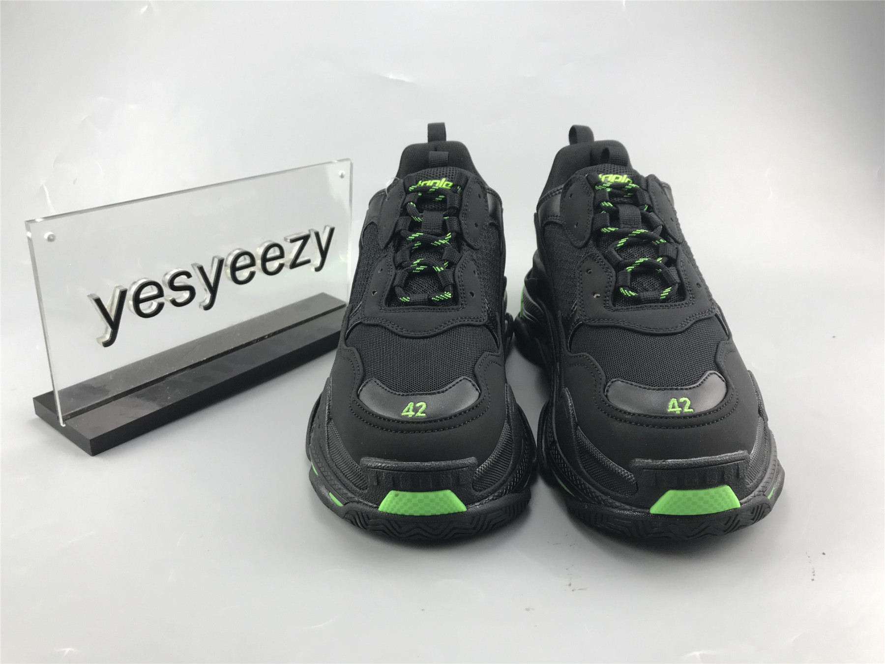 UA TRIPLE S SNEAKER BLACK AND GREEN