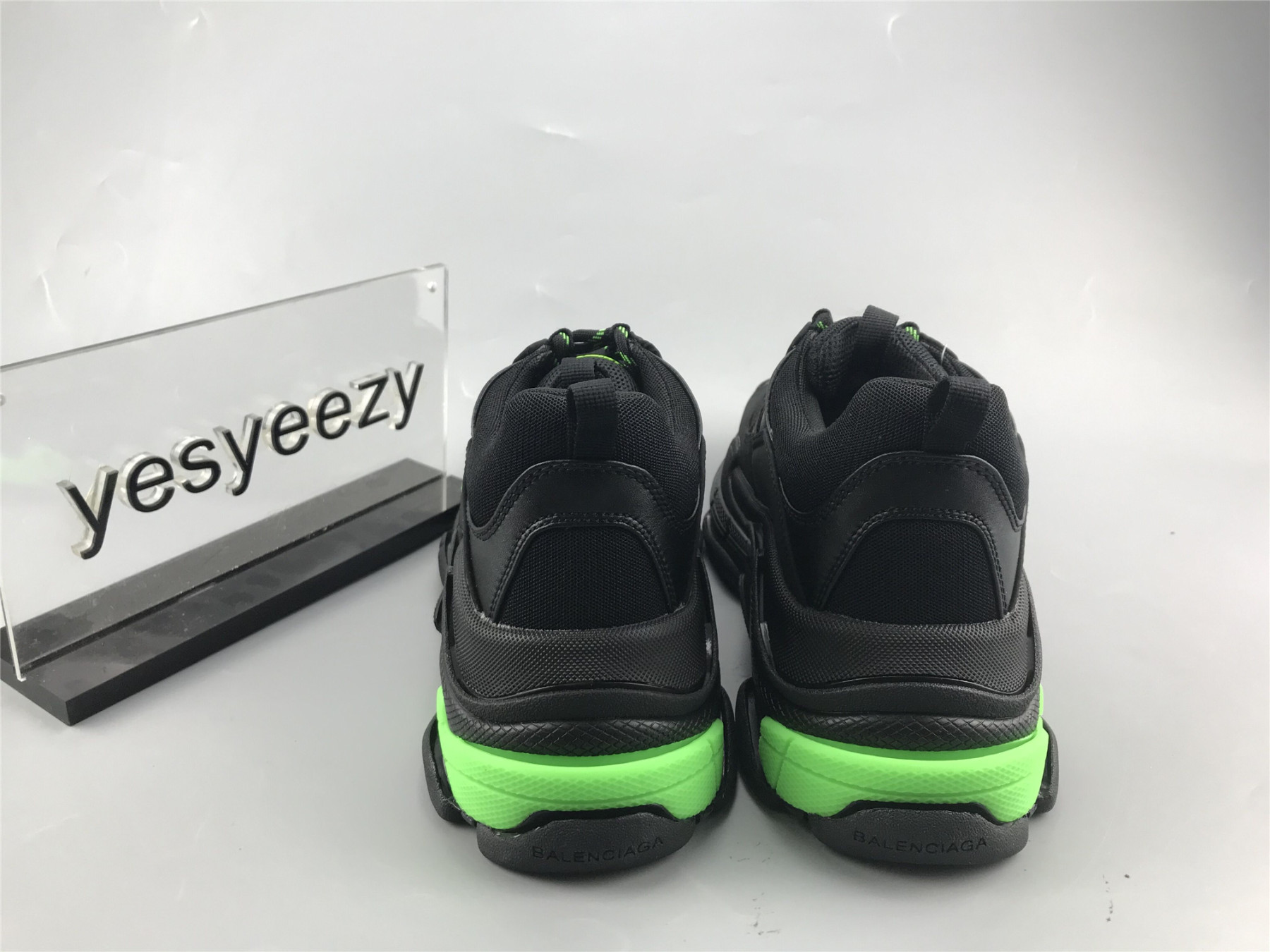 UA TRIPLE S SNEAKER BLACK AND GREEN