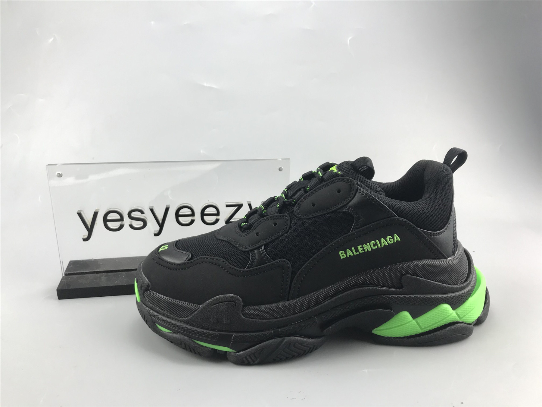 UA TRIPLE S SNEAKER BLACK AND GREEN