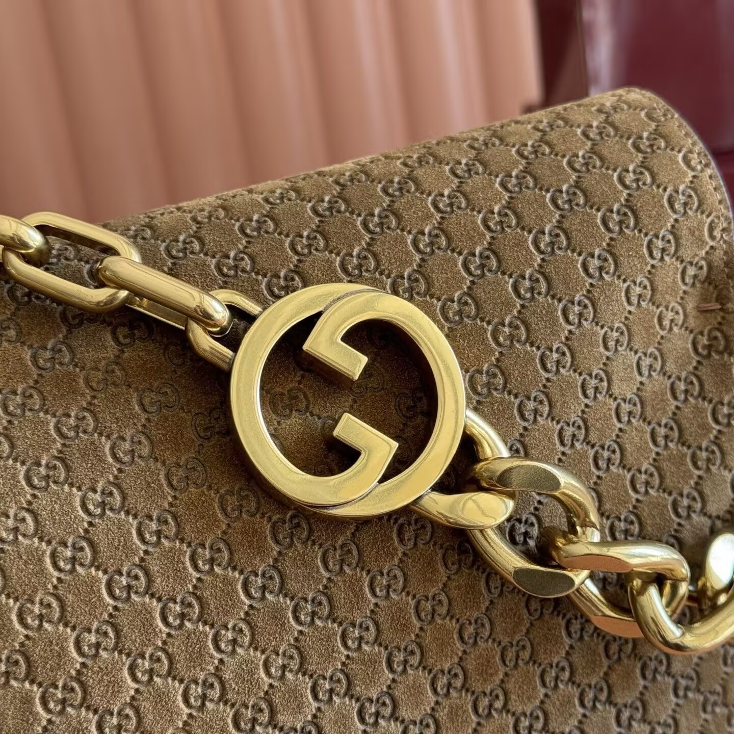 Gvc*1 large shoulder bag with chain 36x19.5x9.5cm
