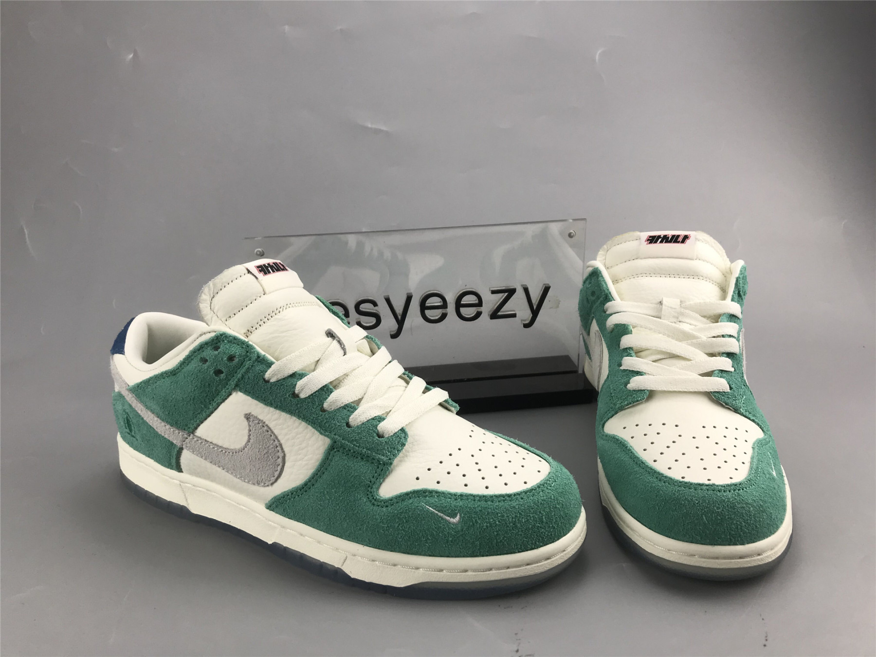 UA NIKE KASINA X DUNK LOW