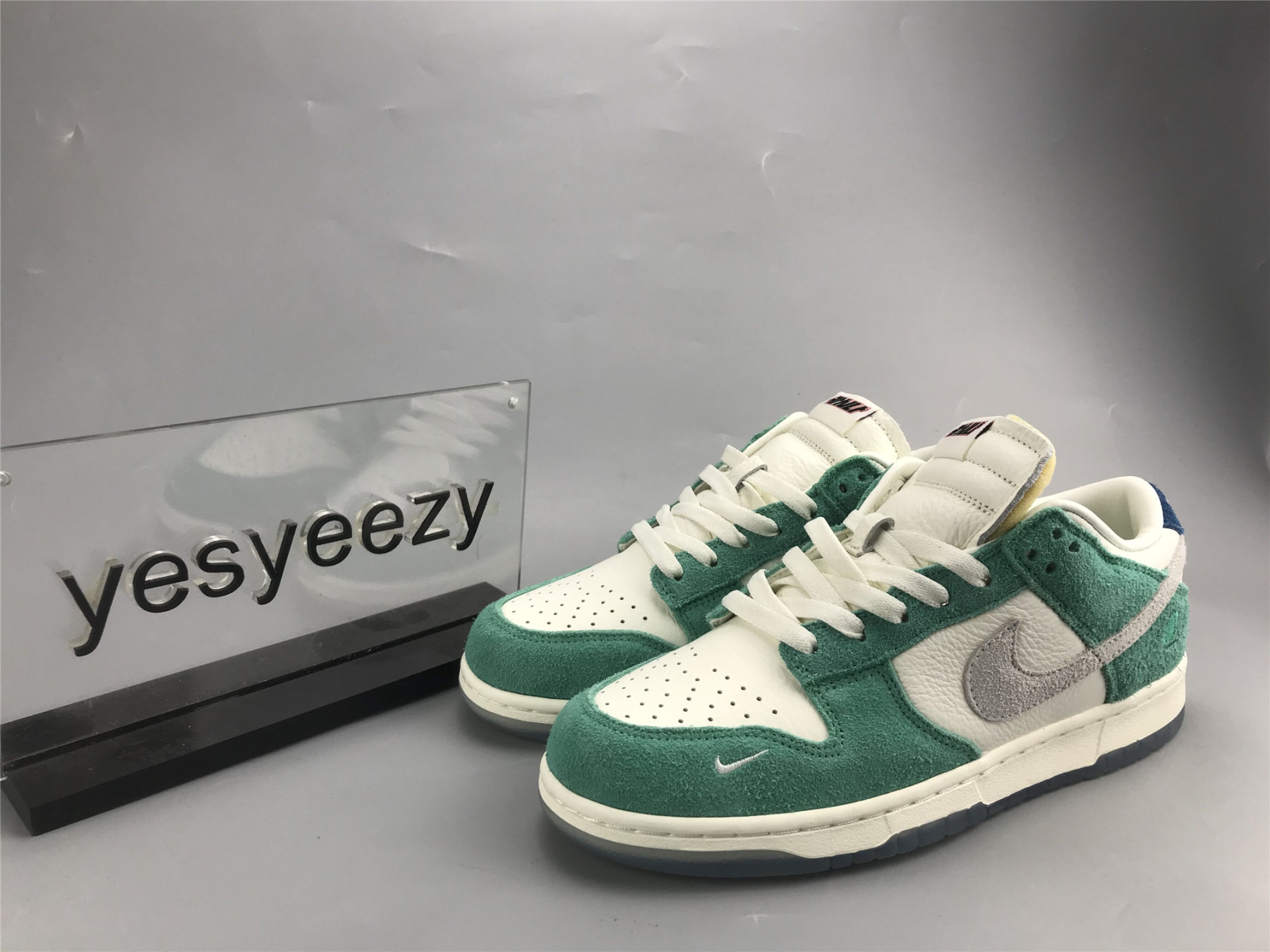 UA NIKE KASINA X DUNK LOW