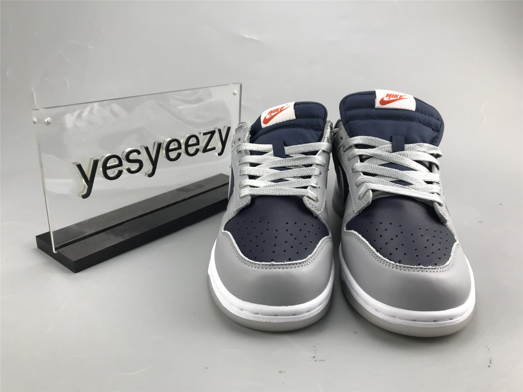 UA NIKE DUNK LOW PRO SB QS