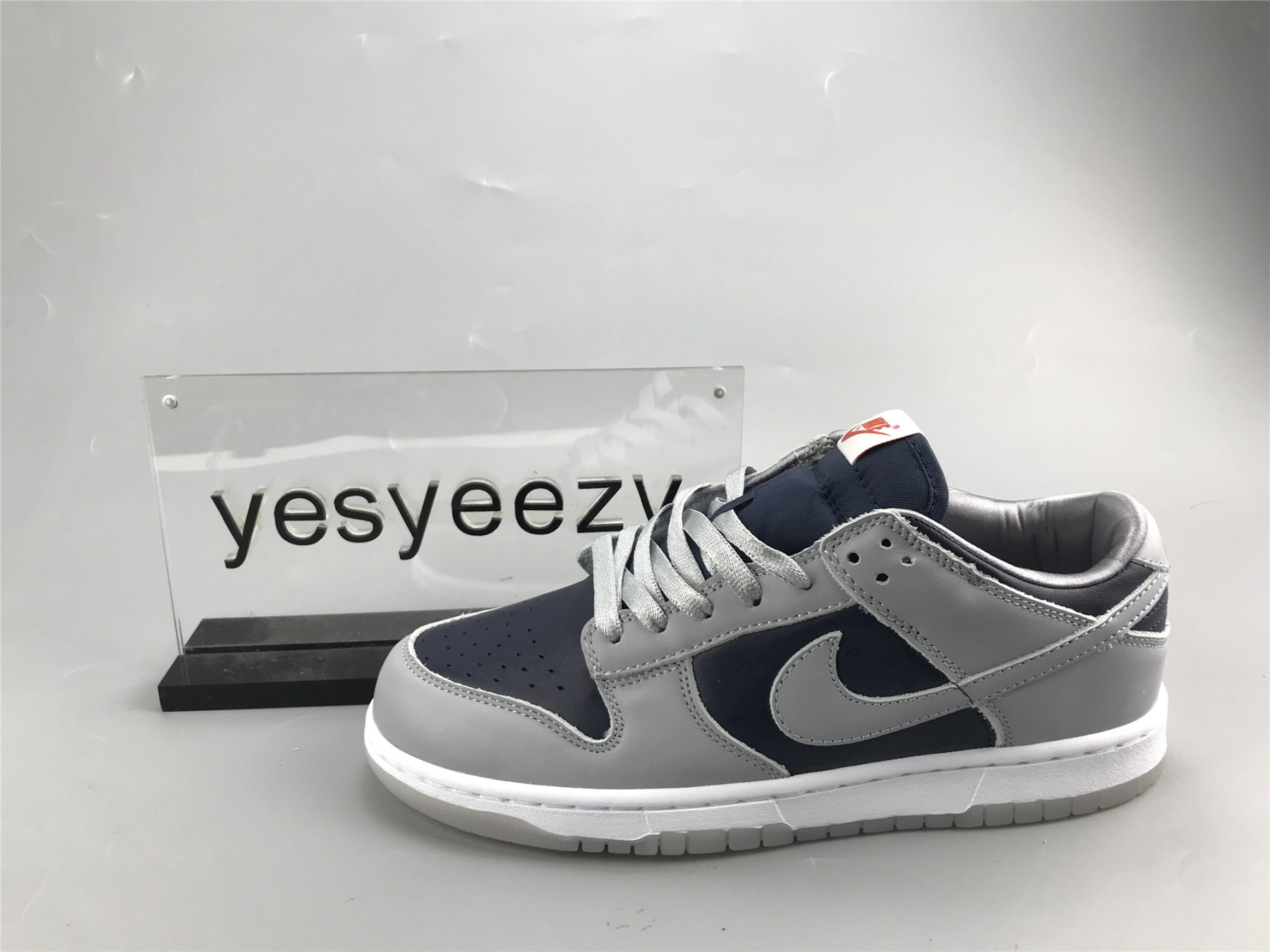 UA NIKE DUNK LOW PRO SB QS