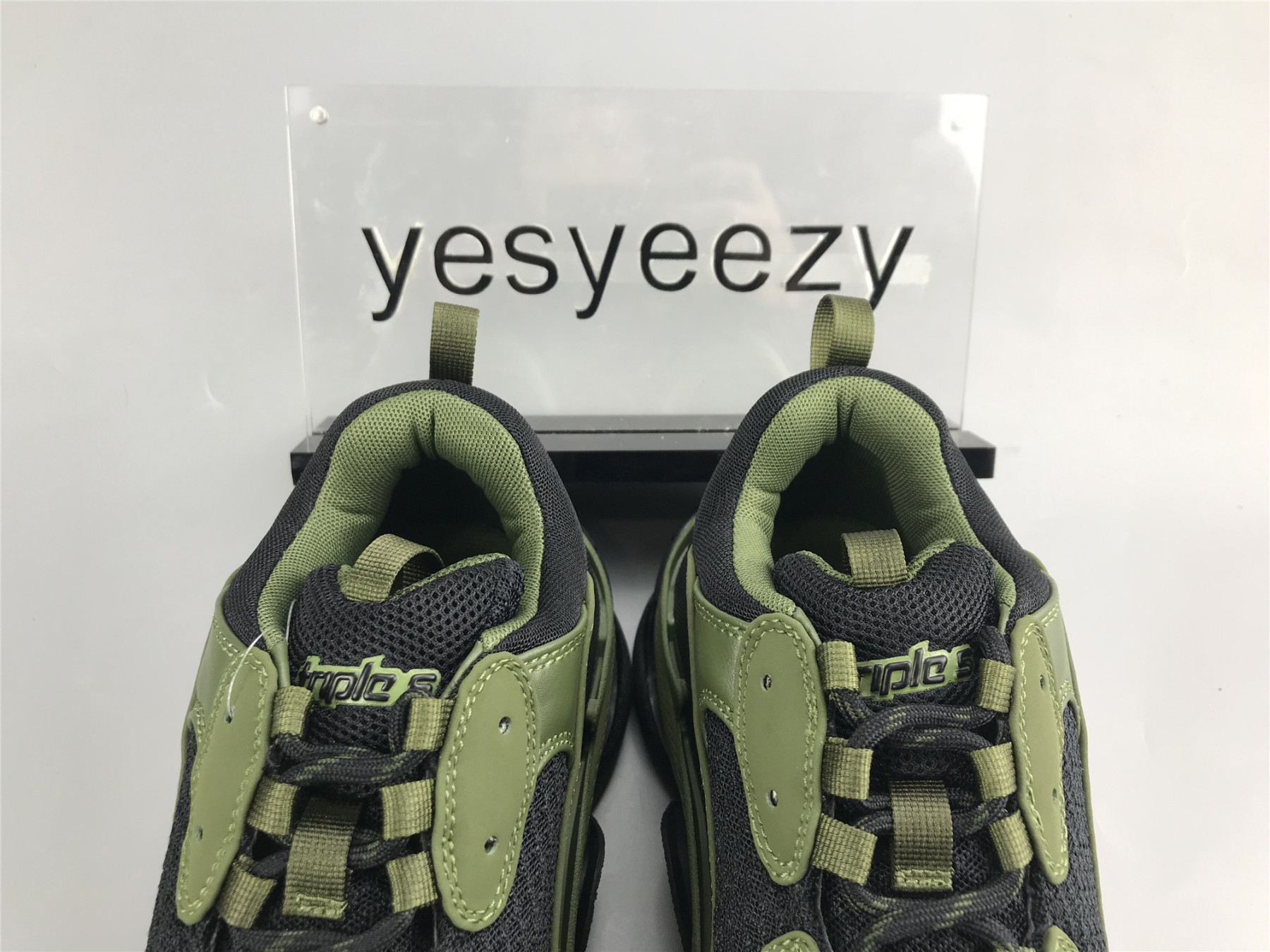 UA TRIPLE S SNEAKER ARMY GREEN