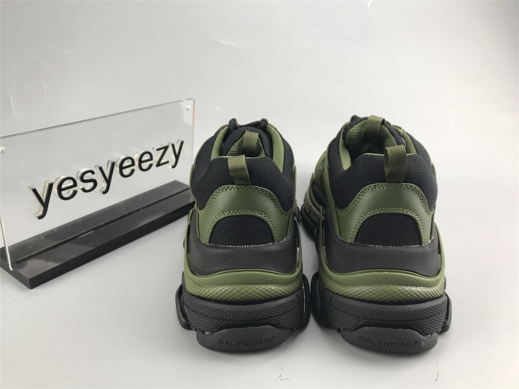 UA TRIPLE S SNEAKER ARMY GREEN