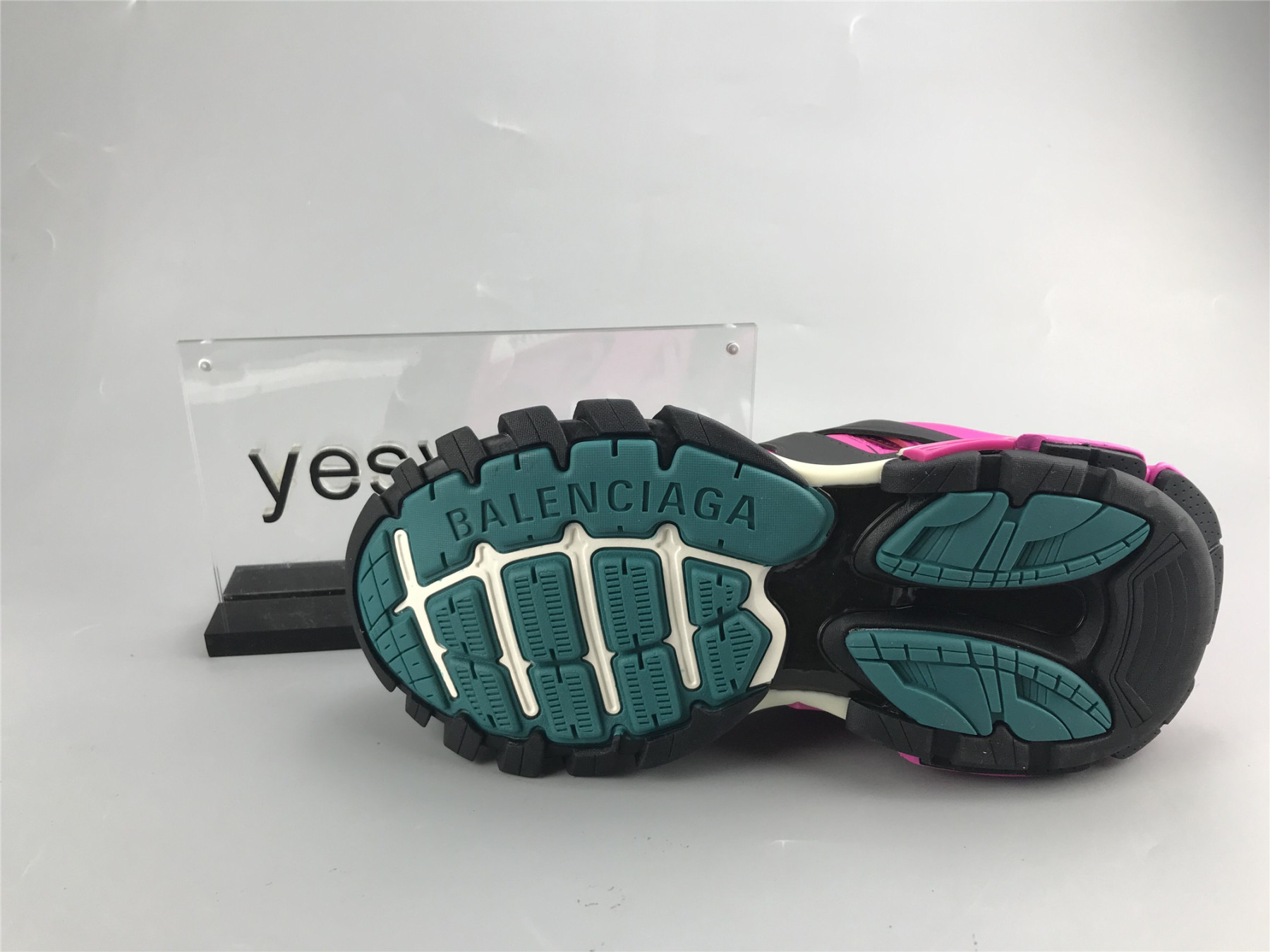 UA TRACK TRAINER BLACK PLUM SNEAKER