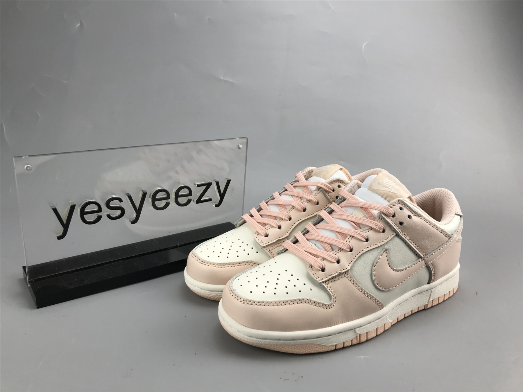 UA NIKE WMNS DUNK LOW 
