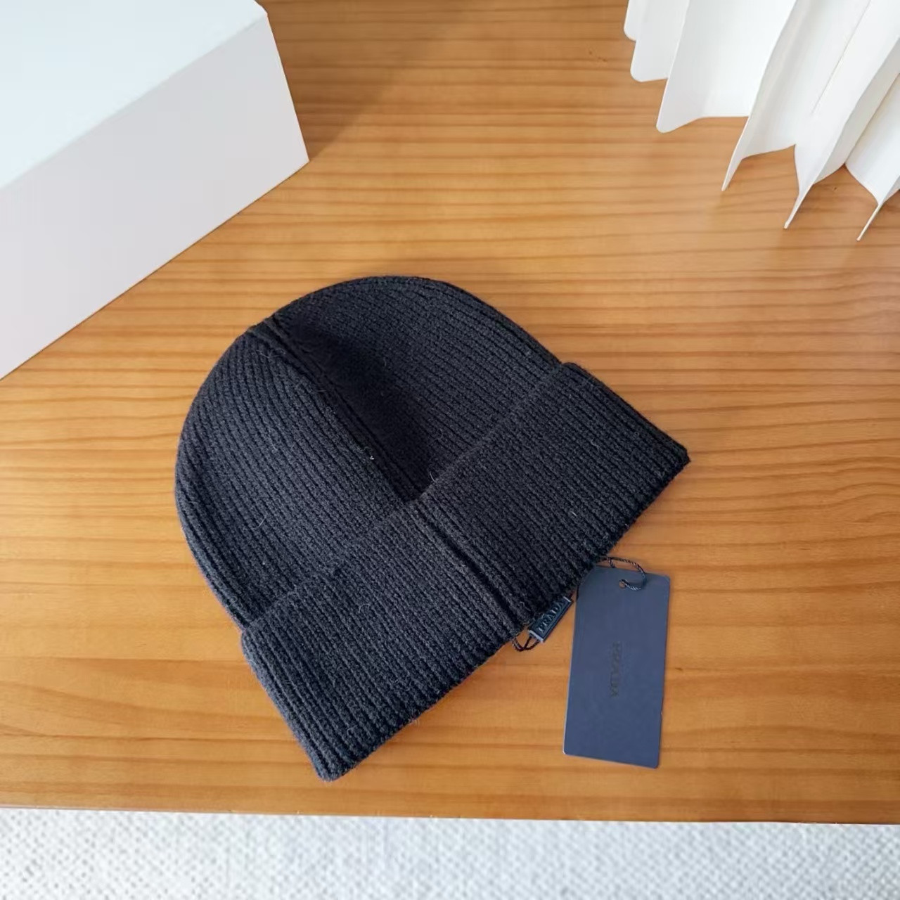 Pra*a knit hat