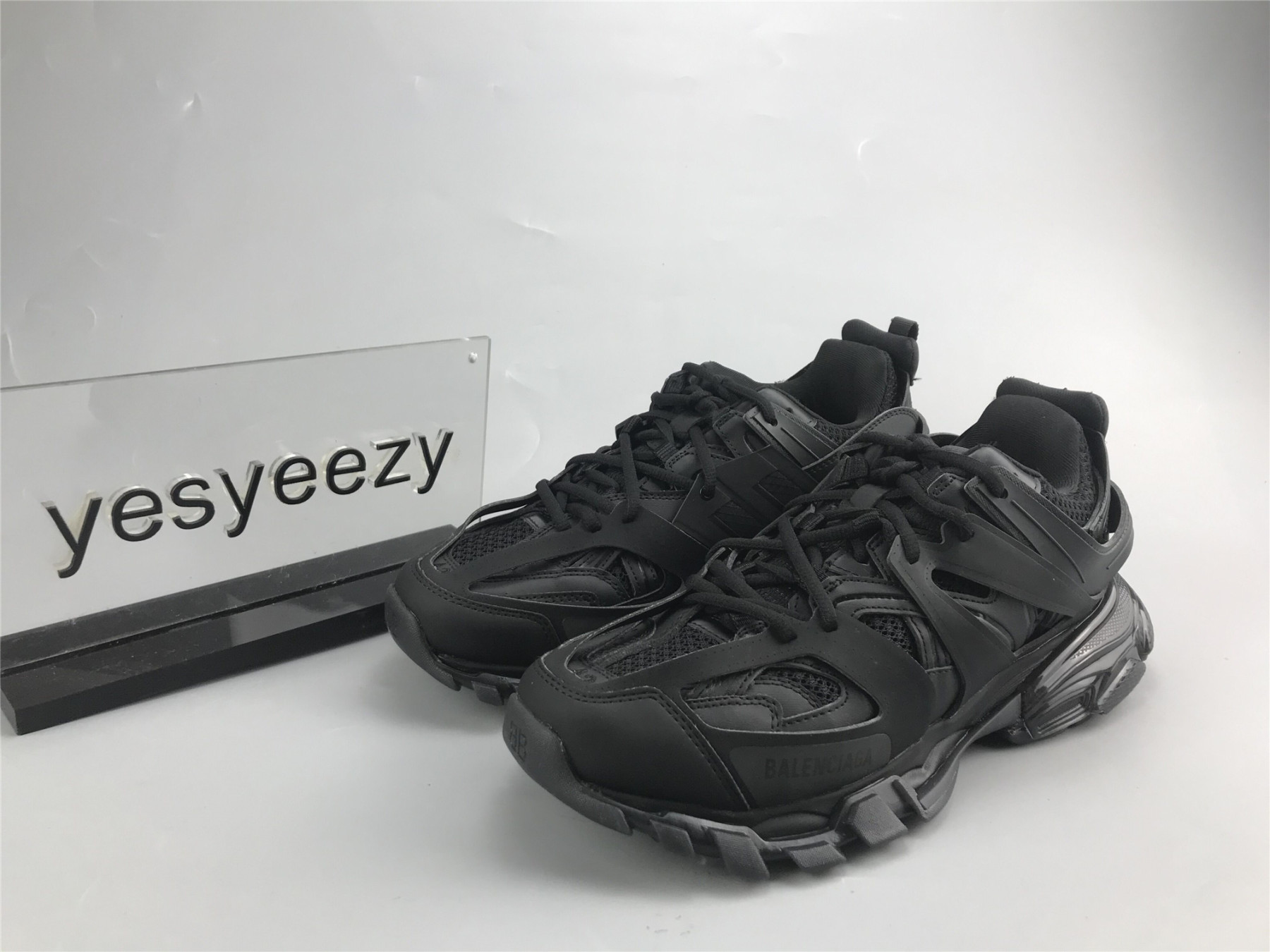 UA TRACK TRAINER BLACK TRANSPARENT SNEAKER