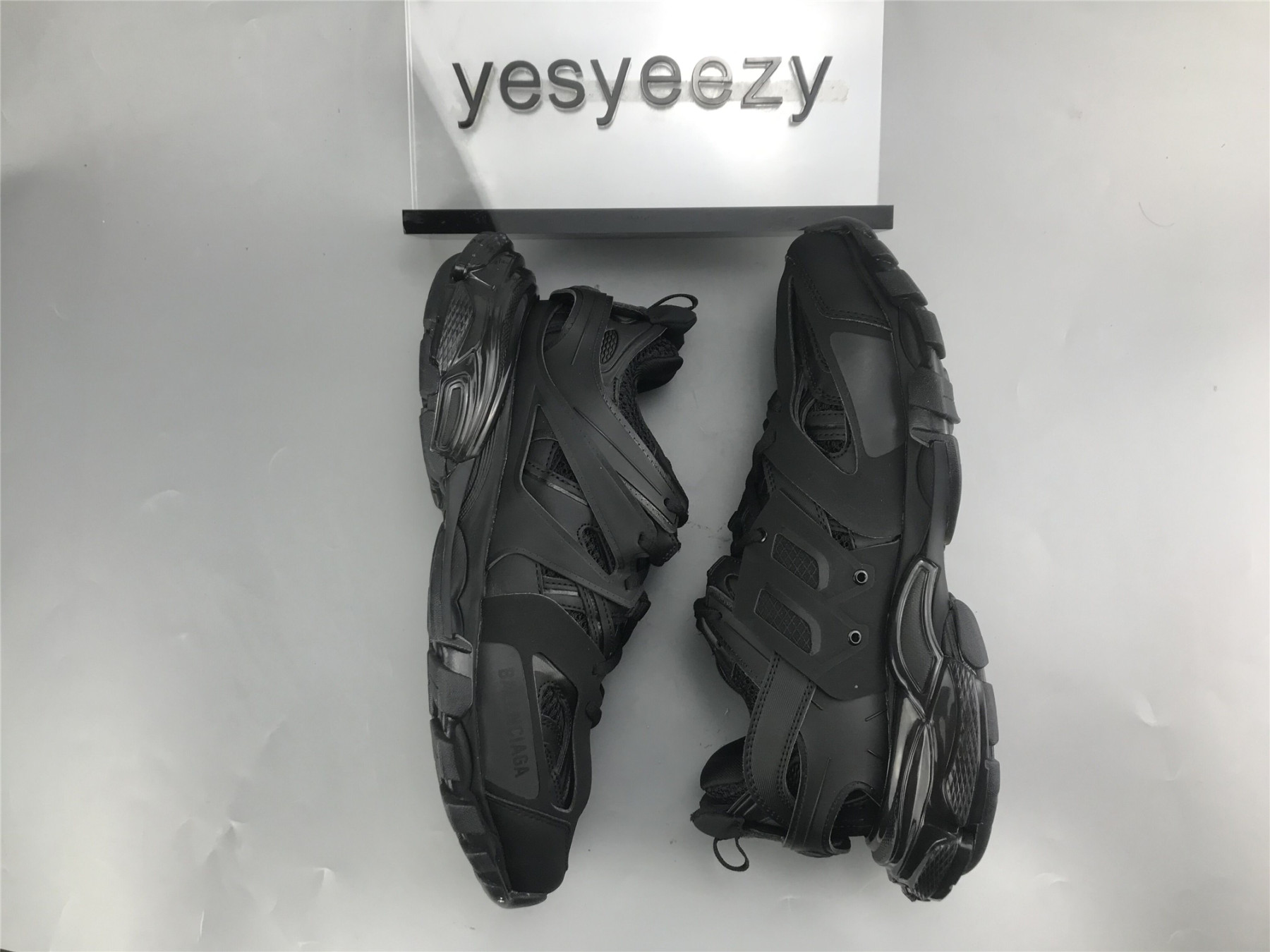 UA TRACK TRAINER BLACK TRANSPARENT SNEAKER