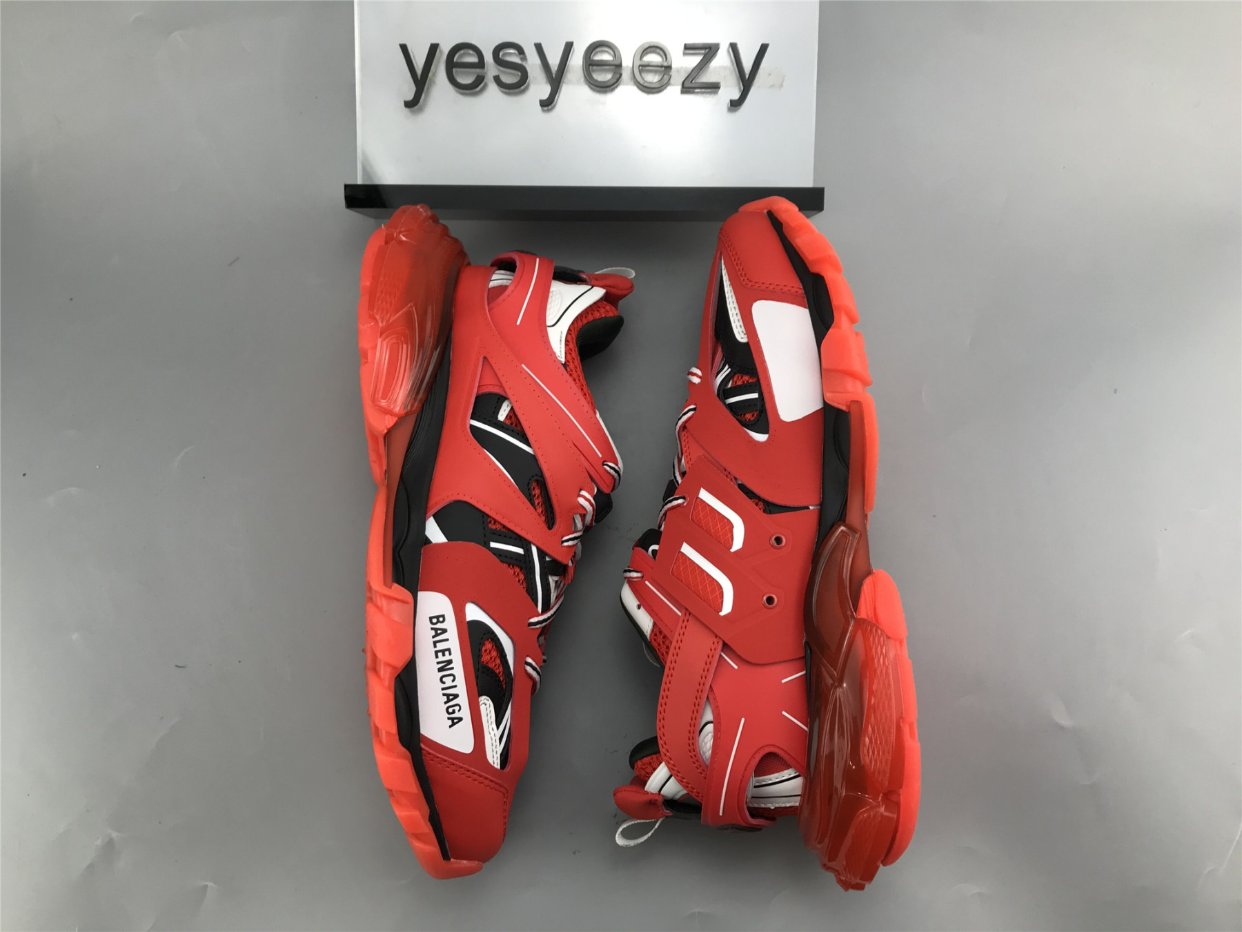 UA TRACK TRAINER RED TRANSPARENT SNEAKER