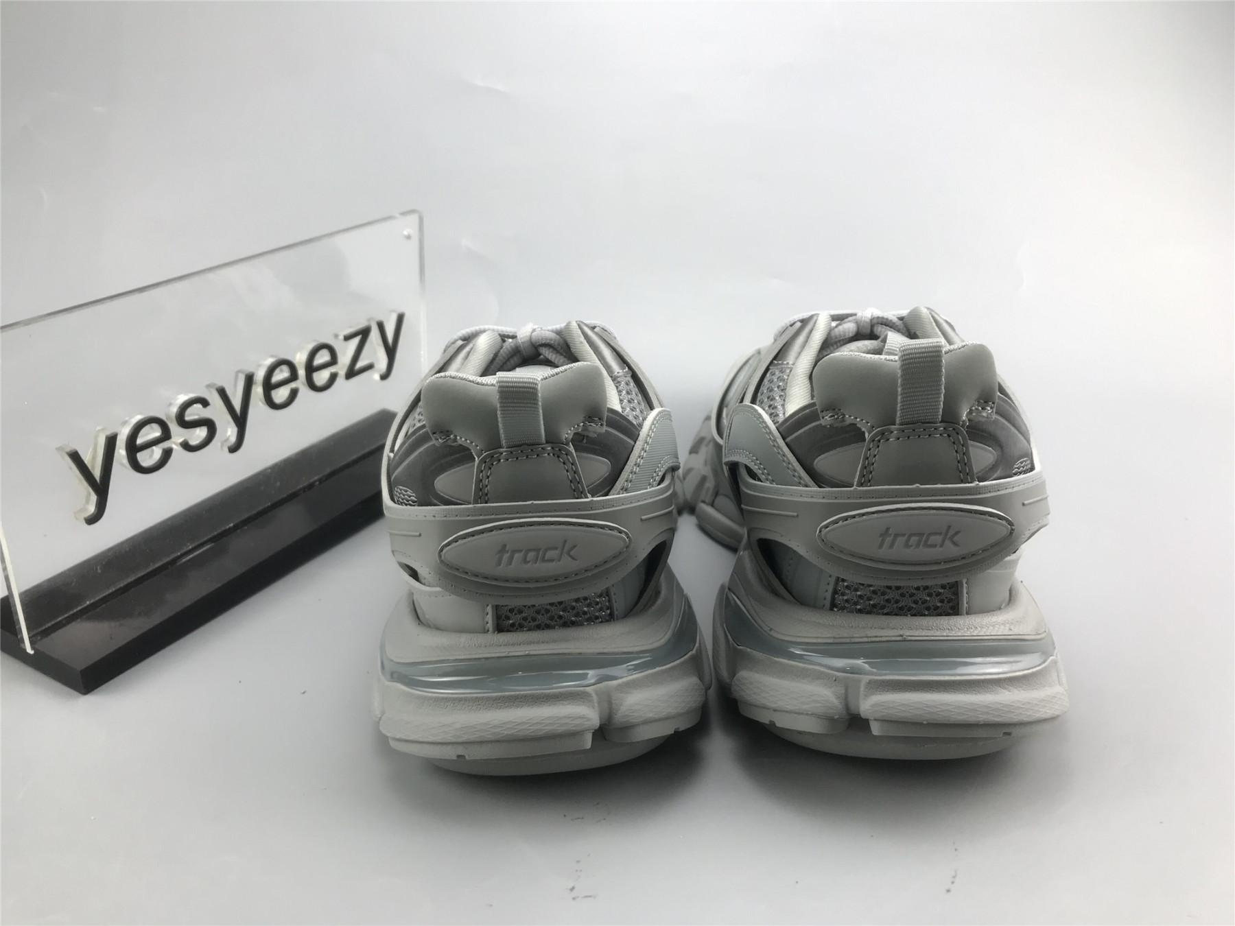 UA TRACK TRAINER IN GREY SNEAKER