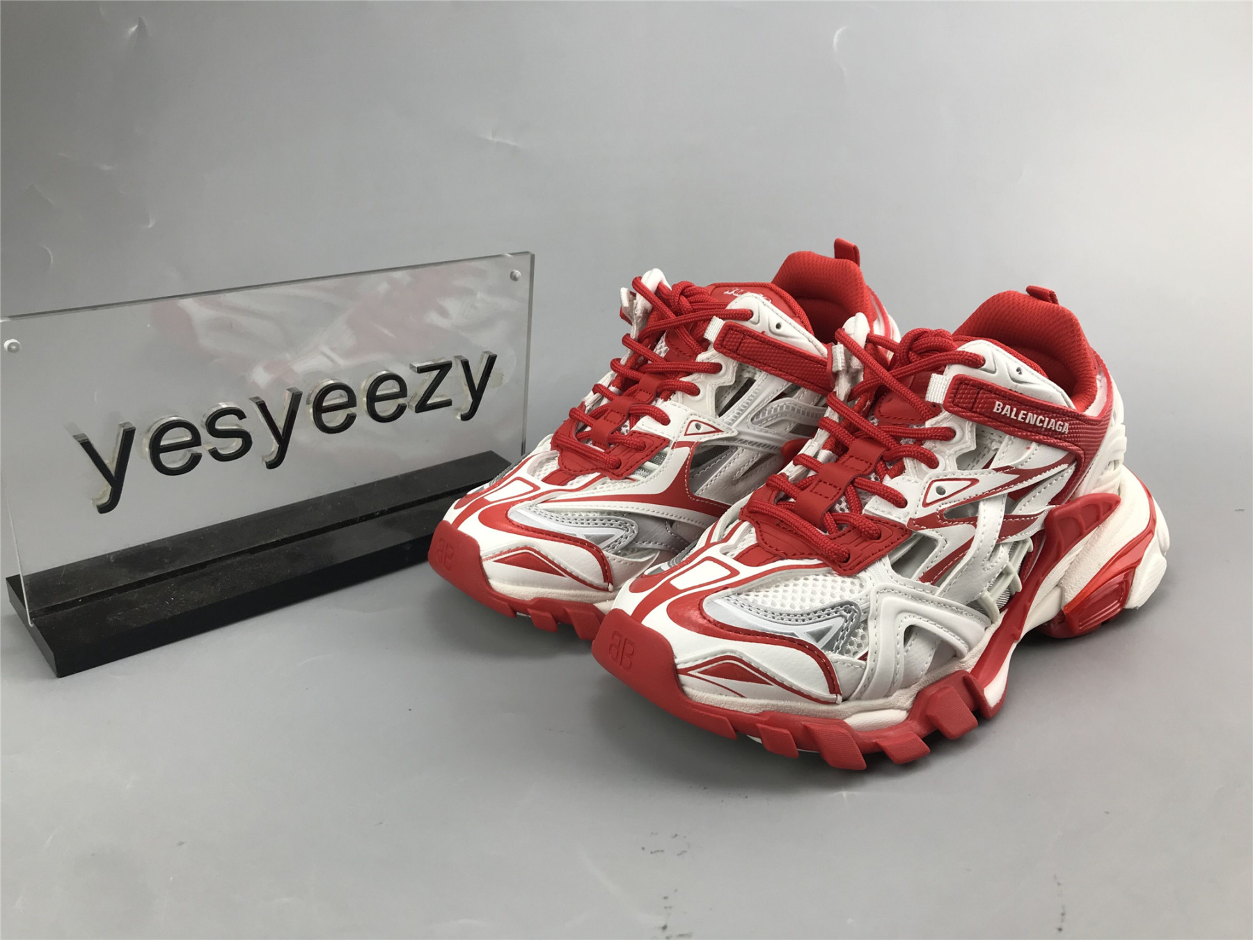 UA TRACK 2 TRAINER WHITE BRIGHT RED SNEAKER