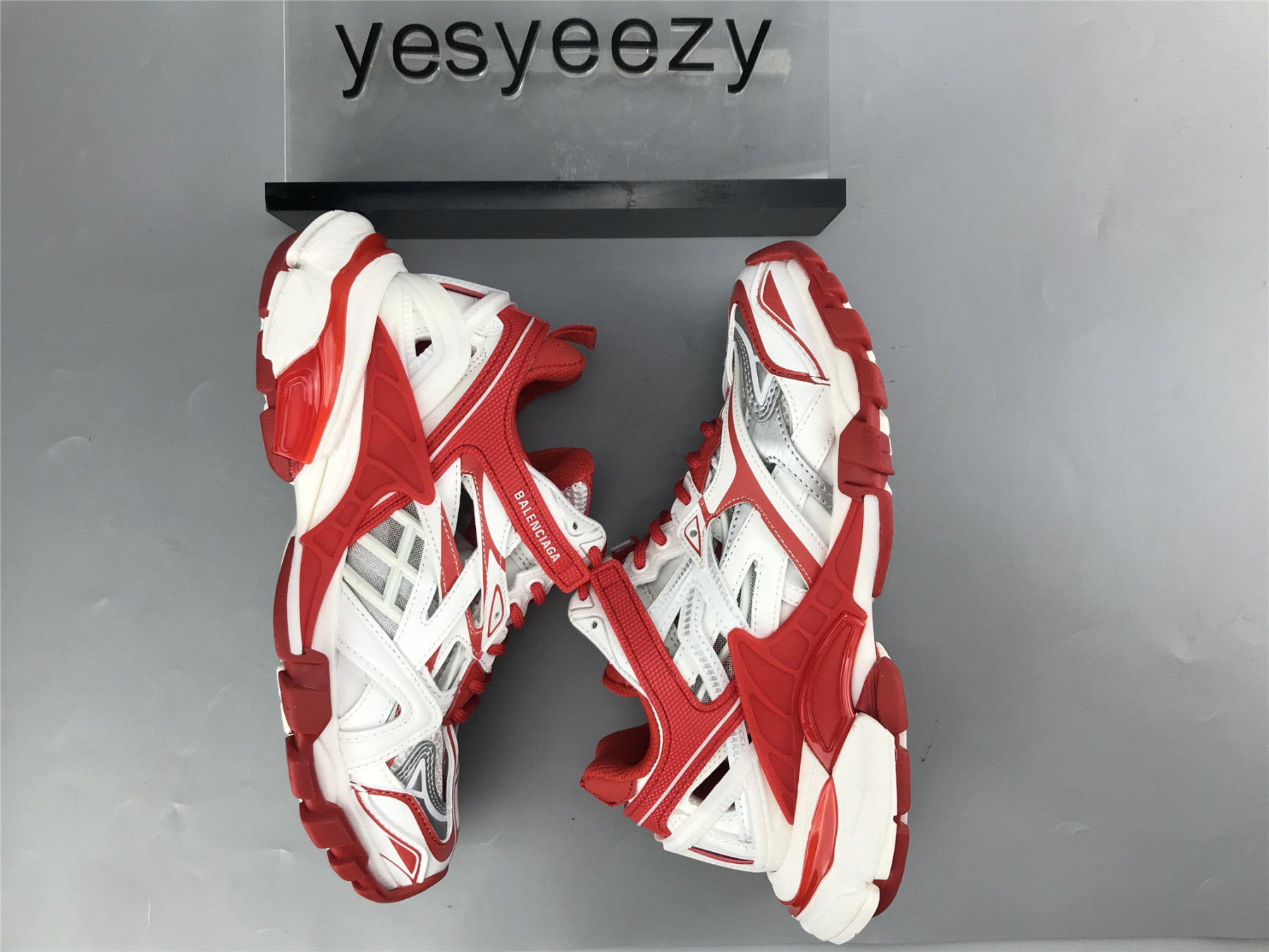 UA TRACK 2 TRAINER WHITE BRIGHT RED SNEAKER