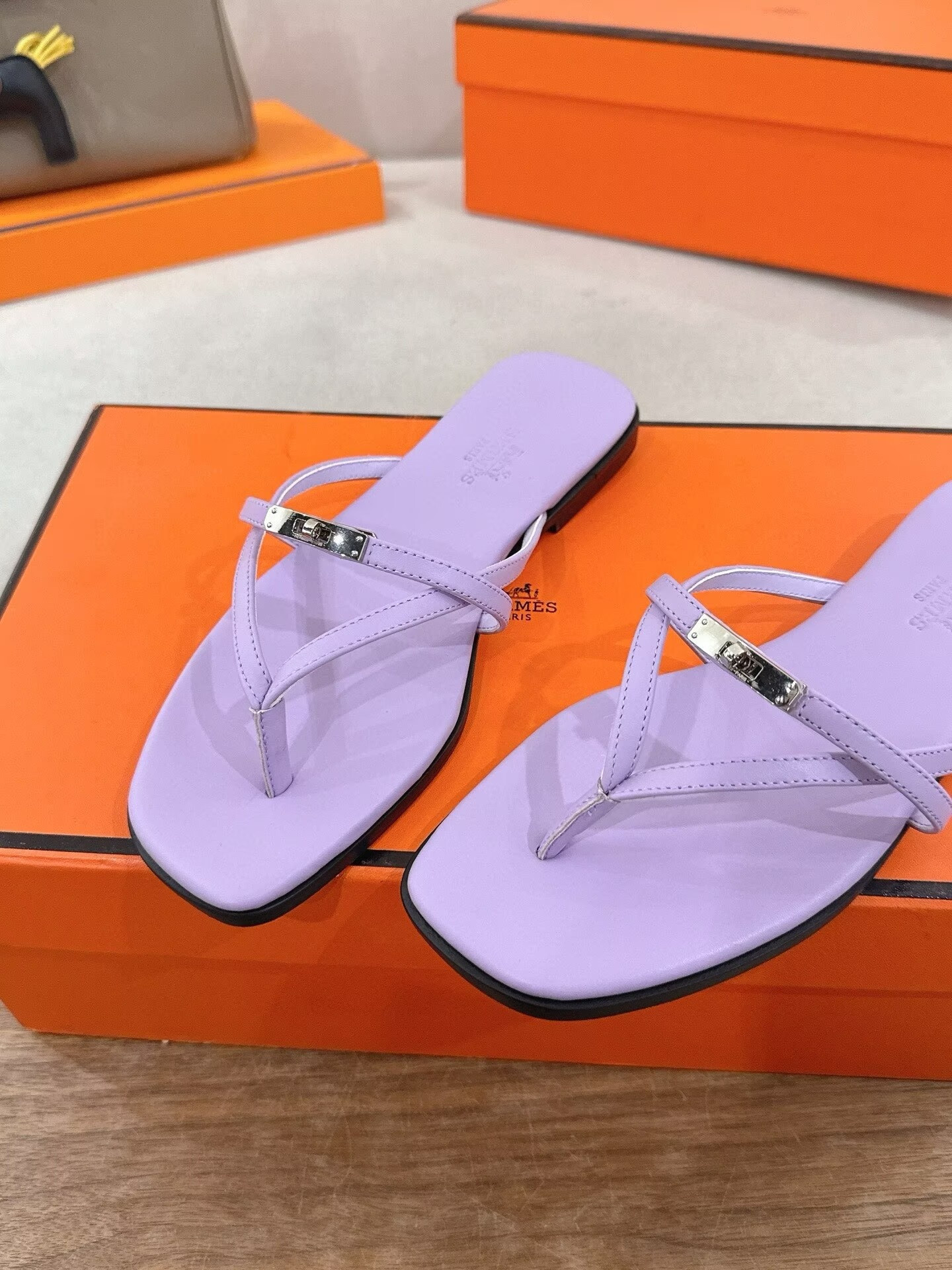 ua H**me5 miss sandals